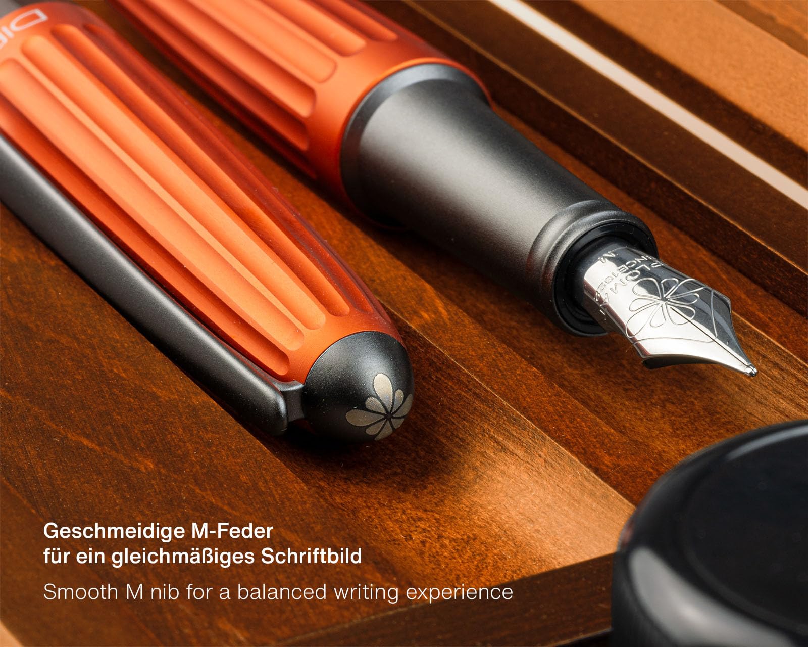 Octopus Diplomat Aero Füllhalter-Set Orange, Tinte und Lederetui | Mit Edelstahlfeder M, 30 ml Octopus Tinte Königsblau, Tintenkonverter und Stifteetui aus Leder