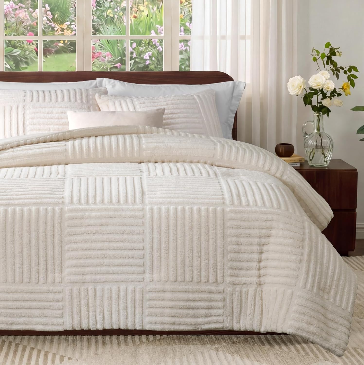 Amélie Home King Size Comforter Set with Stripe Jacquard Design, Beige Fluffy Fleece Bedding Set, Super Warm Fuzzy Plush Bedding Set for Winter, 3 Pieces, 1 Soft Comforter and 2 Pillowcases