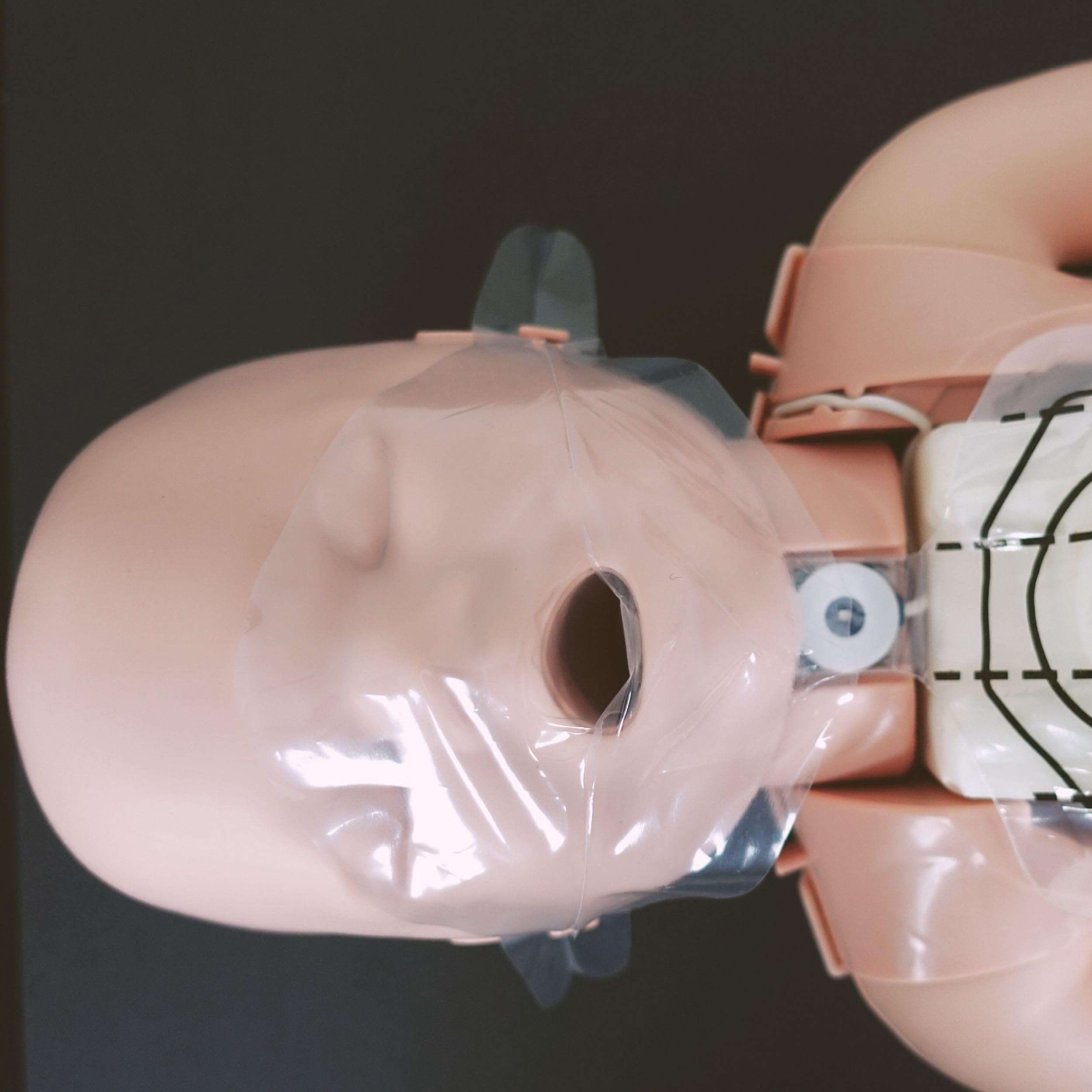 Prestan Säuglings-CPR-Trainingspuppe Serie 2000, Bluetooth-Feedback, CPR-App, beweglicher Kopf & Arme, Basis- & erweitertes Feedback, mittlerer Hautton