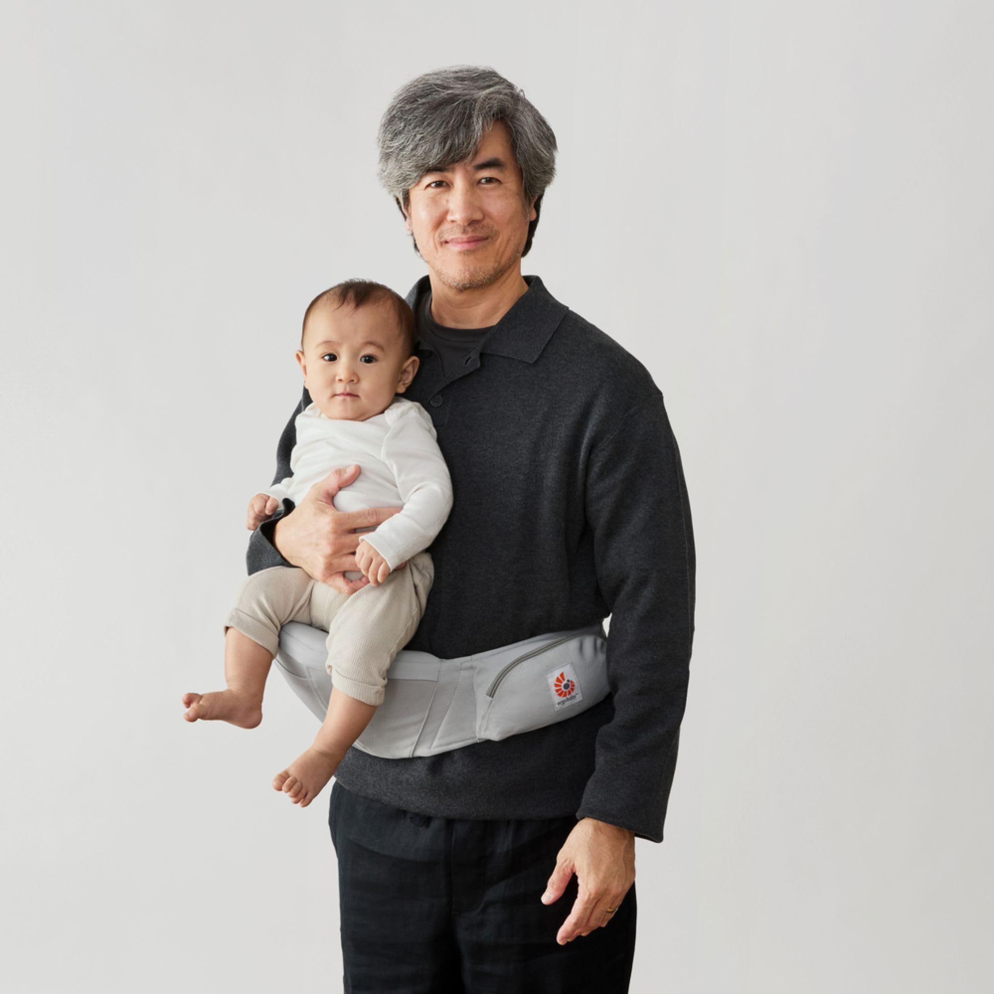Ergobaby Lift Hip Seat nosidełko dla niemowląt z siedziskiem biodrowym dla niemowląt i małych dzieci od 6 miesięcy (7,7 kg – 20,4 kg), nosidełko biodrowe, kolor perłowy szary