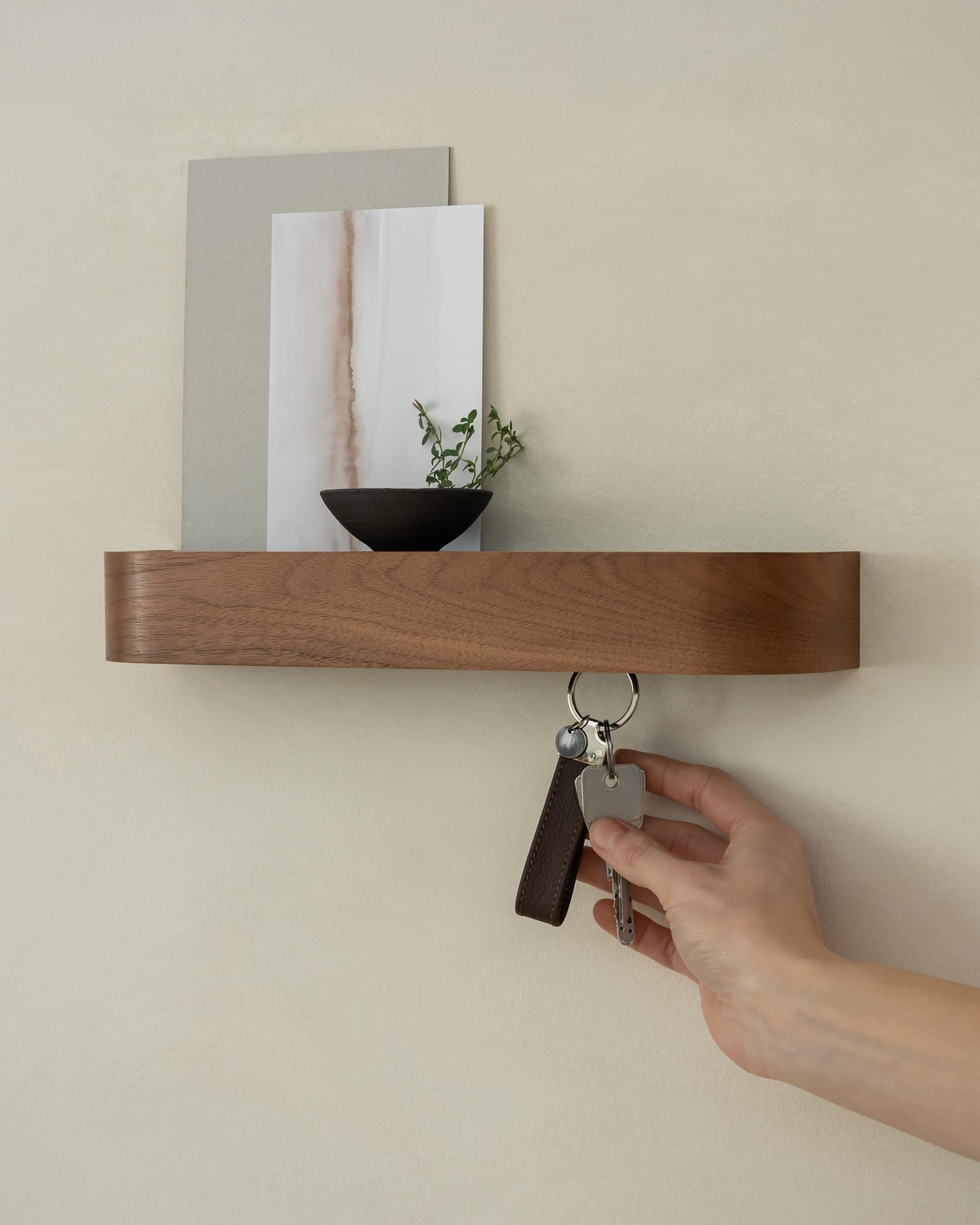 Kazai. Portachiavi da Parete 'Toke' | Design di Appendichiavi da Parete di Berlino | Porta Chiavi da Muro con Mensola in Legno | Porta Chiavi Ingresso per Parete e Corridoio | Noce