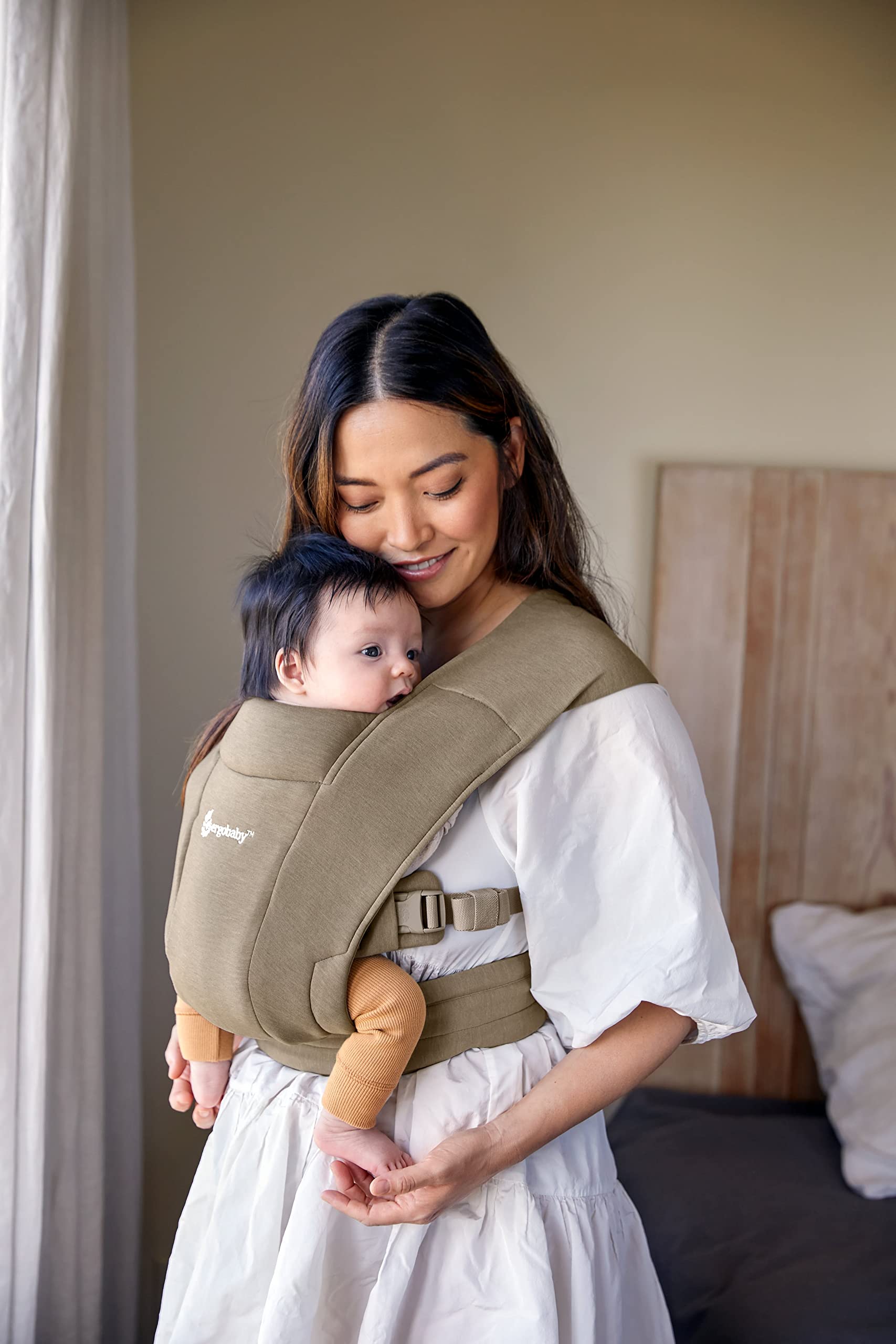 Ergobaby Embrace Baby Carrier for Newborns from Birth with Head Support, Extra Soft and Ergonomic, Soft Olive — view 7