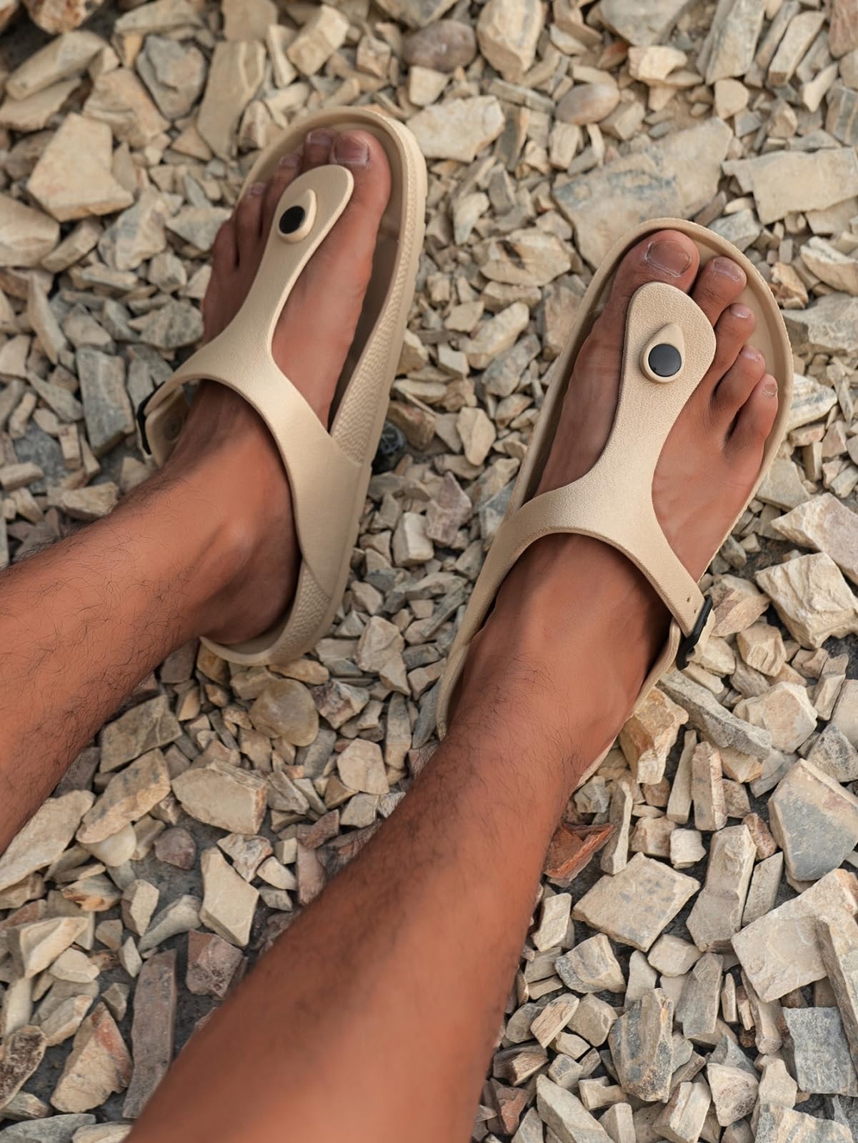 Hausschuhe Männer Sommer Schnalle-verstellbare Komfortable Eva One-piece Flat-Soled Slip-on Pantoffeln Für Zuhause Oder Outdoor Beach Gebrauch-white-42-43