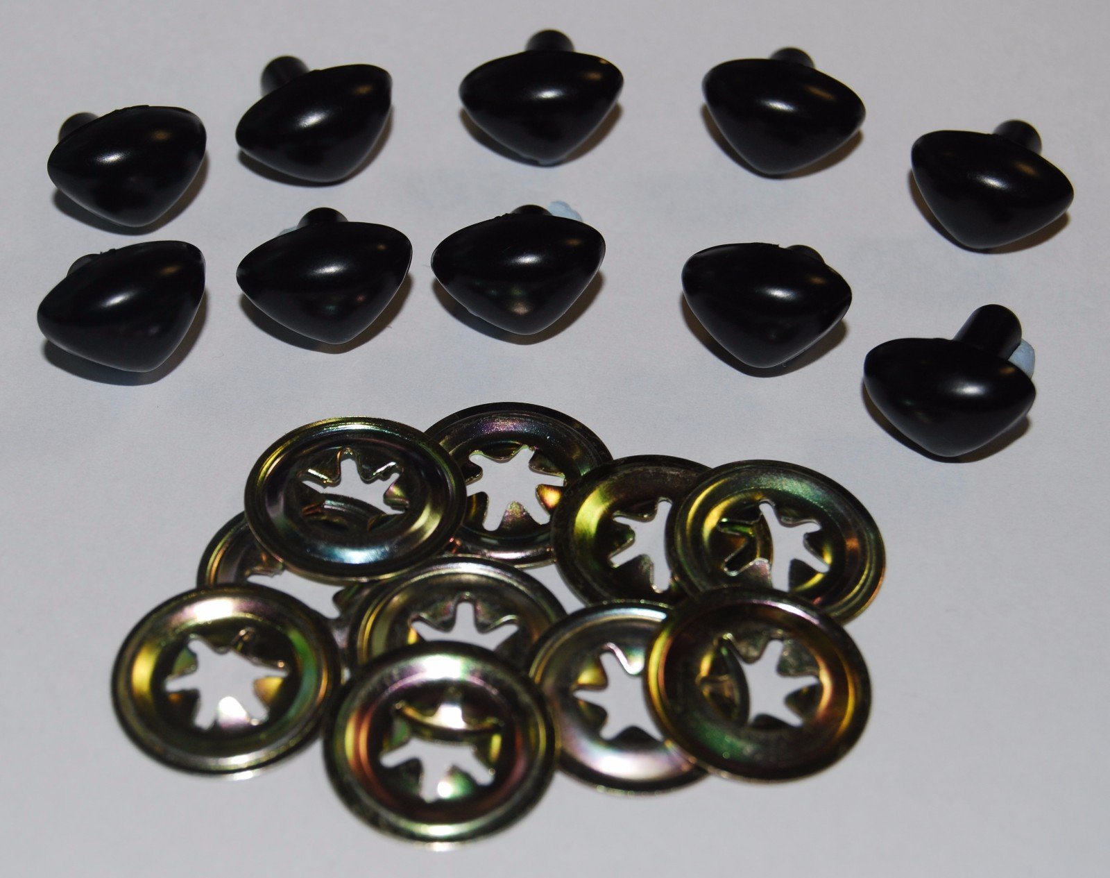 celloexpress Black Cat/Triangle Noses 18mm x 13mm Metal Backs - Teddy Bear & Soft Toy Making Detailed Noses - Pack of 10