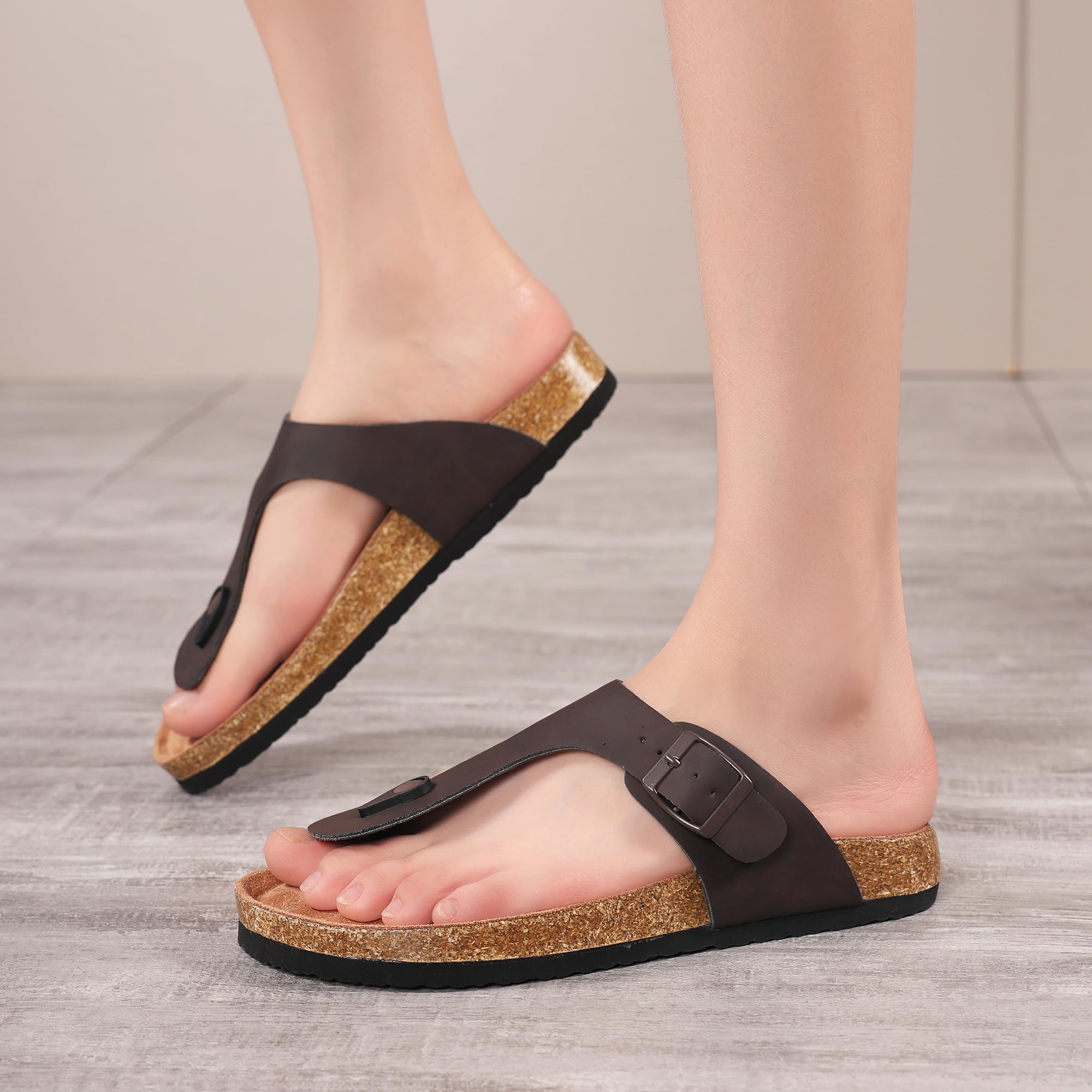 ARRIGO BELLO Herren Damen Zehentrenner Pantoletten Natur Kork Leder Flip Flops Leicht Rutschfest Sommer Slip On Flach Sandalen Verstellbare Schnalle EU 36-46