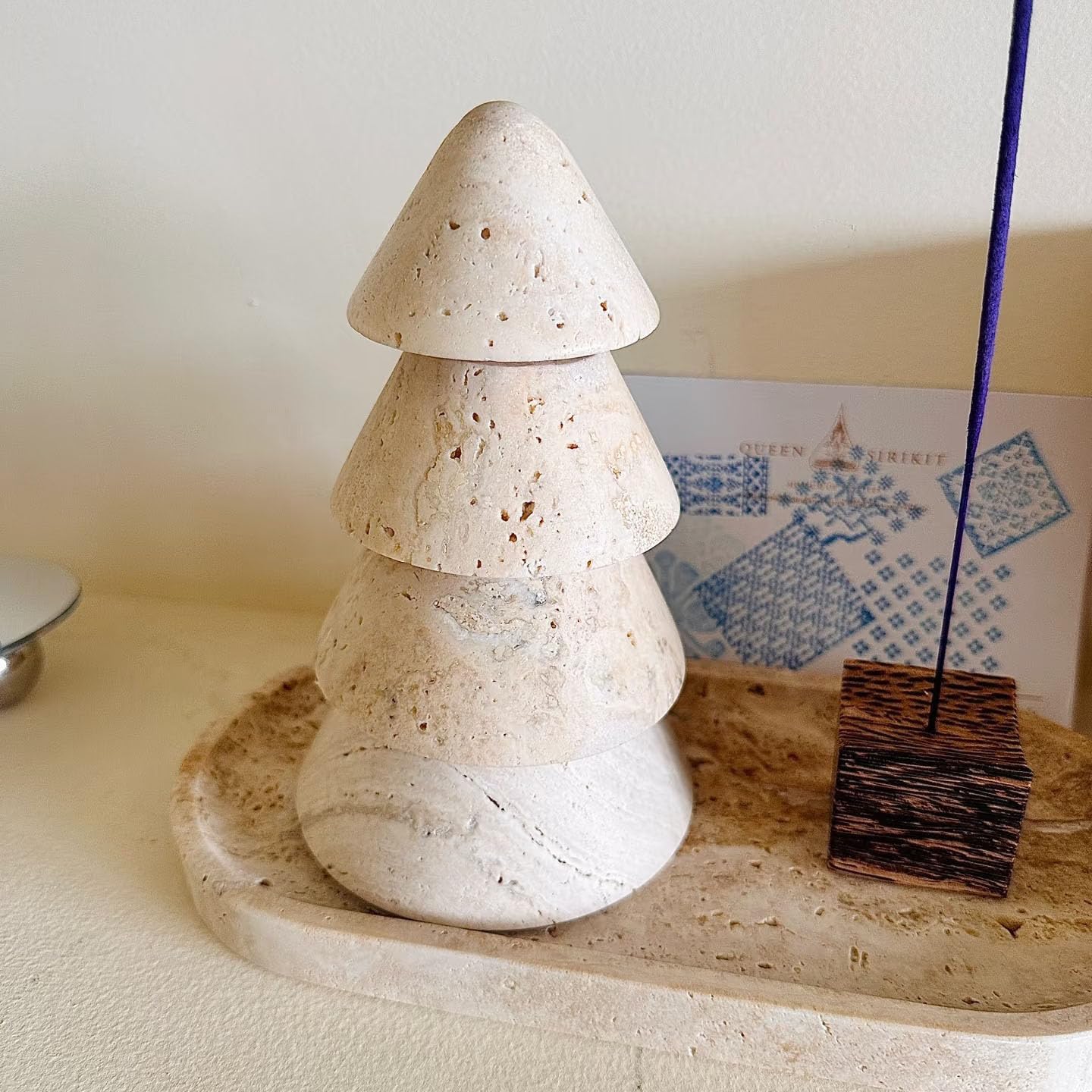 Travertin Weihnachtsbaum Kerzenhalter, 4-stöckiges Turm-Design, 3-Kerzen-Display mit rutschfestem Boden