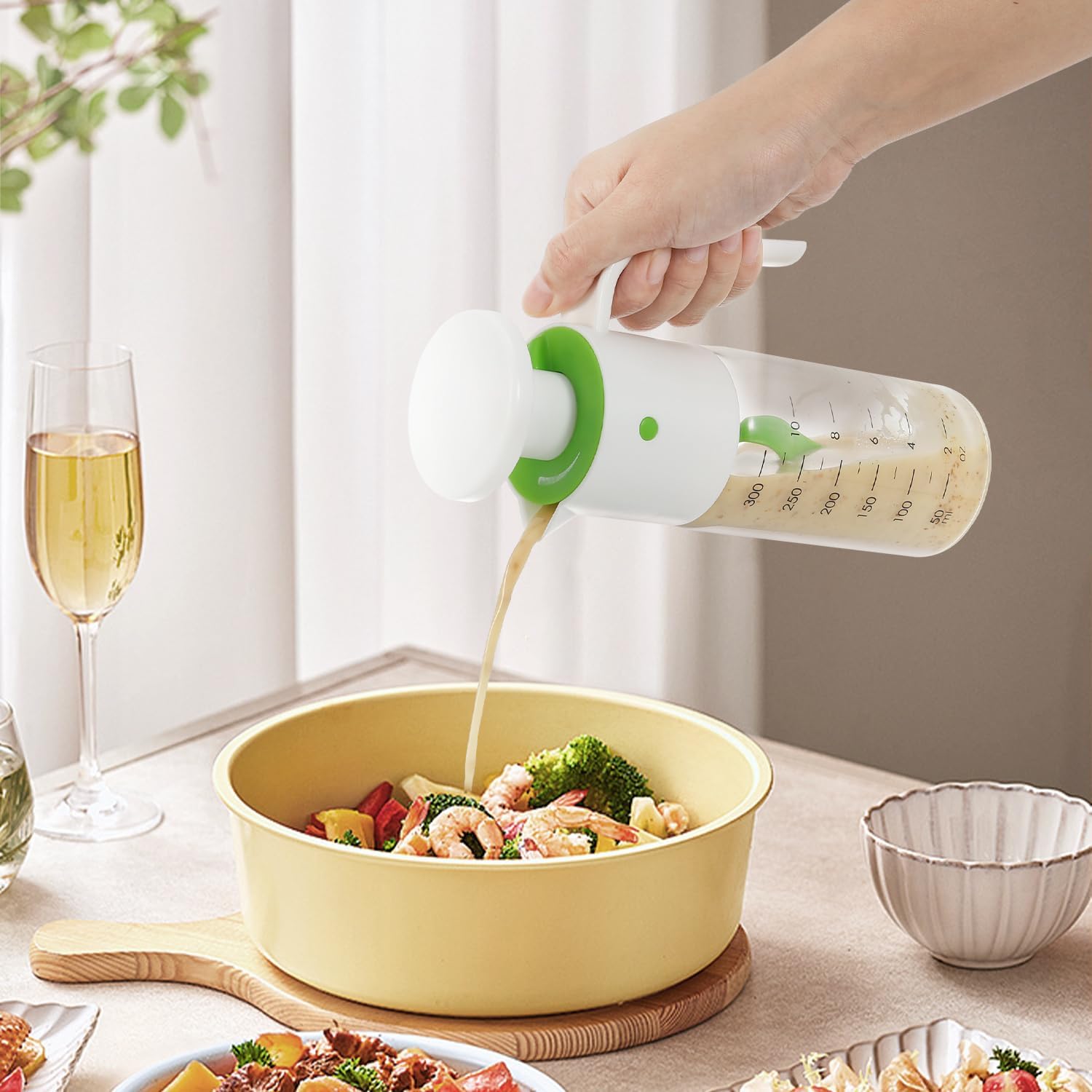 Vucchini Salad Dressing Shaker Mixer Bottle
