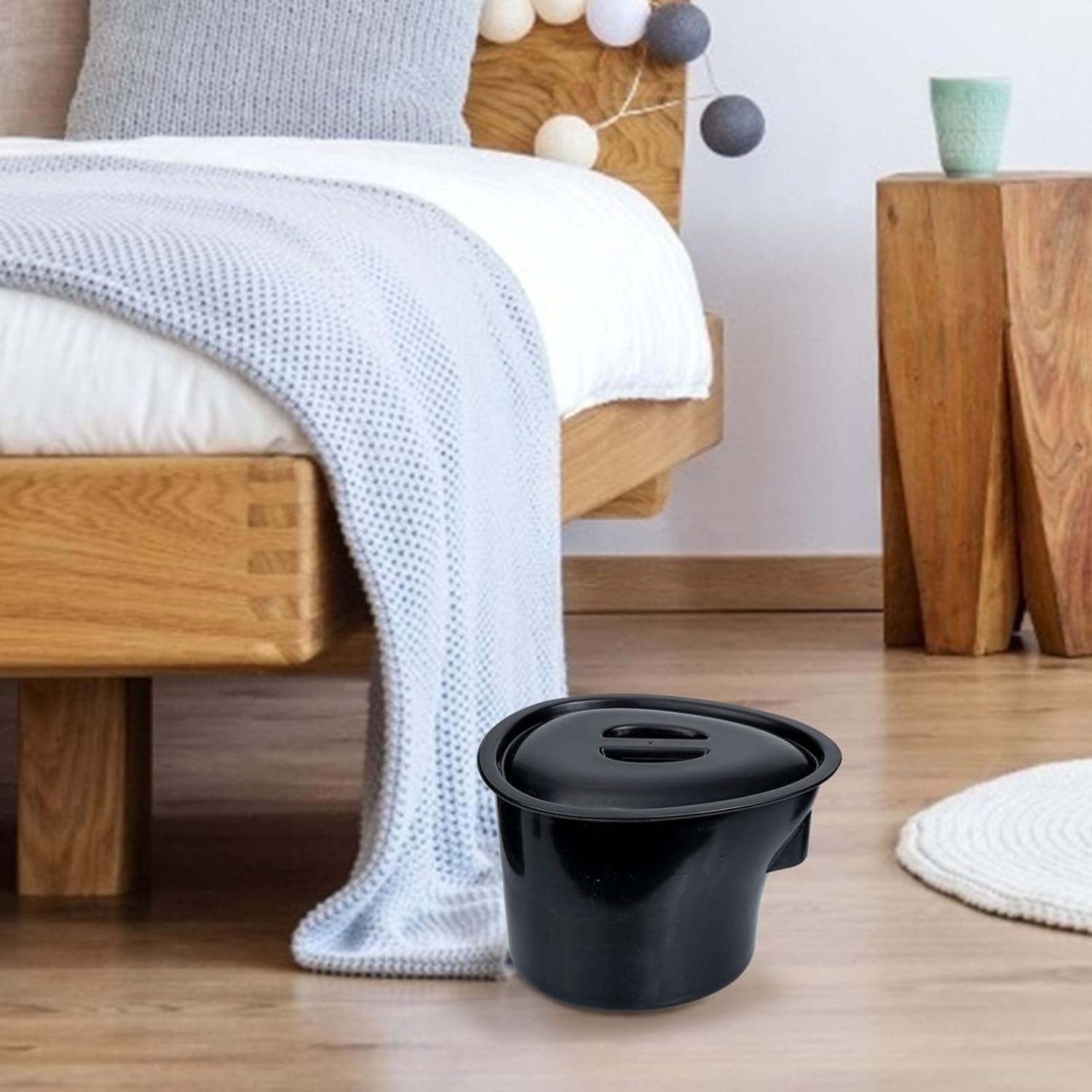 Cabilock Portable Potty Bucket with Lid 5L Plastic Chamber Pot for Elderly Women and Patients Contoured Design for Comfortable Home and Hospital Use