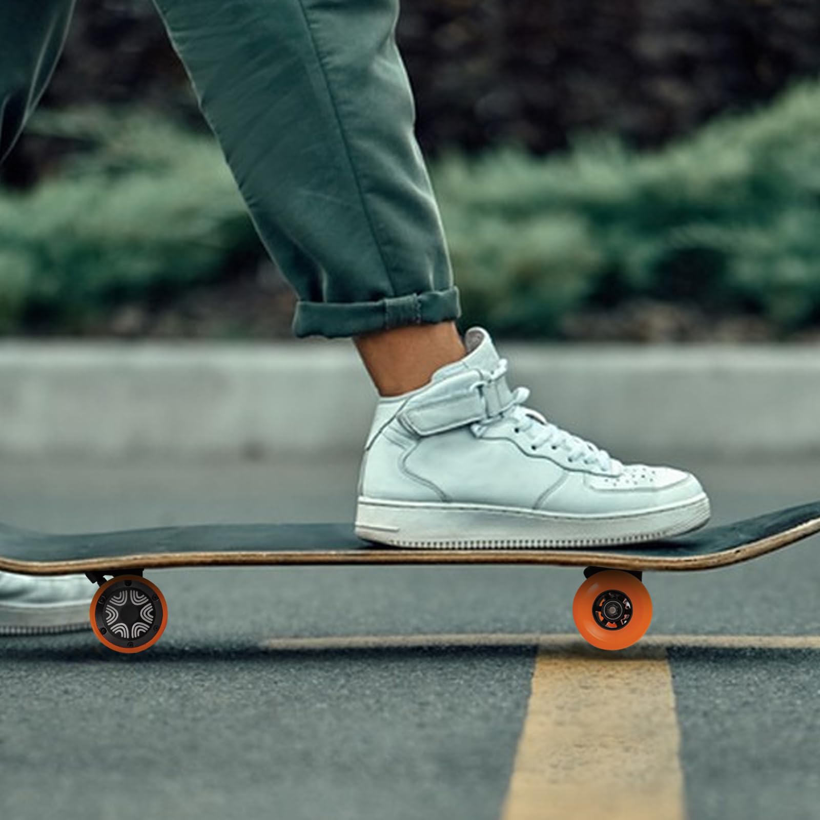 Skateboard électrique double moteur – Moteur brushless 250 W – Charge maximale : 220,46 kg – Étanche IP44 – Idéal pour les amateurs de skateboard et les trajets