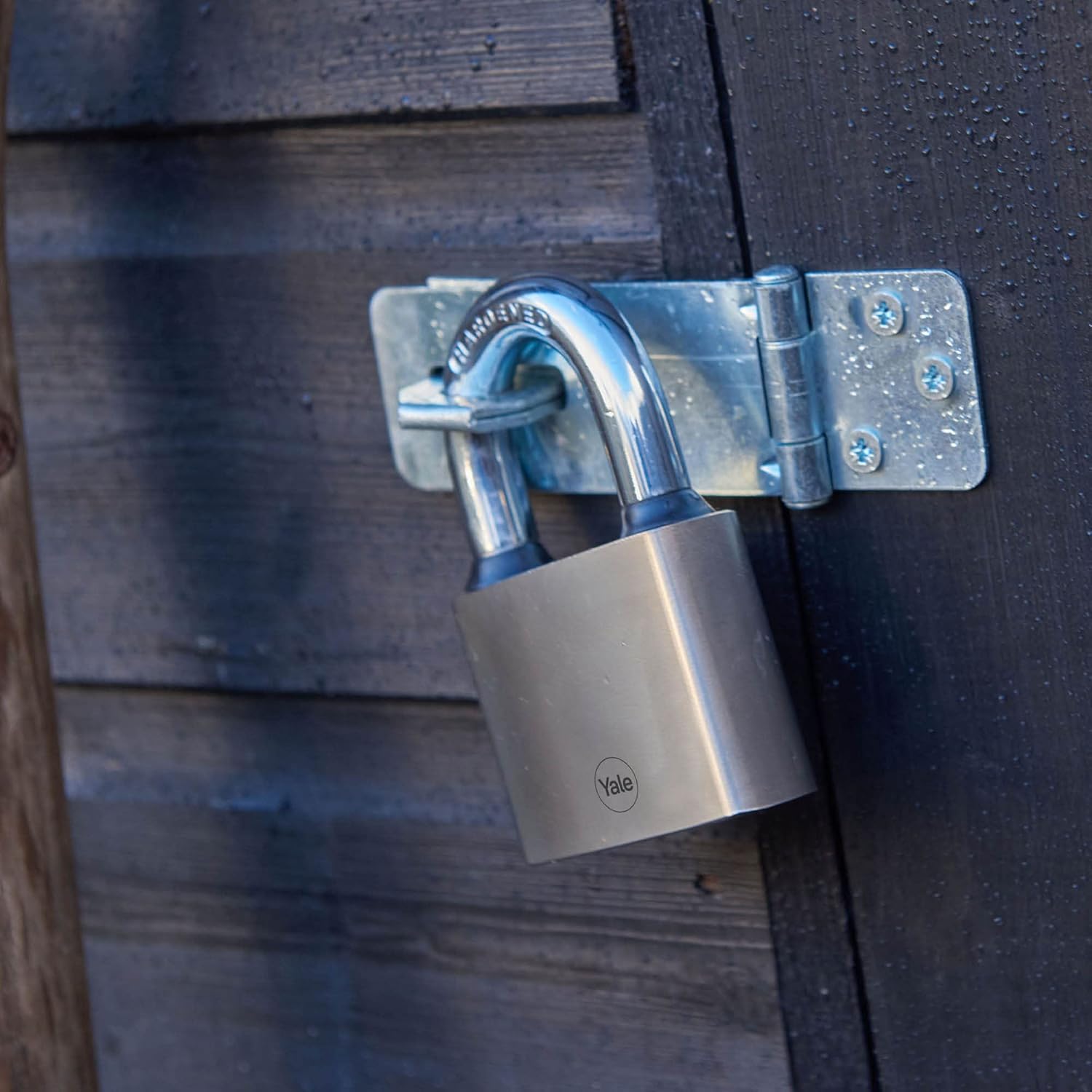 Yale - Y112/70/137/1 Iron Disc Padlock 70mm - Nickel Plated - Hardened Steel Shackle - Extreme Corrosion Resistance for Outdoor use