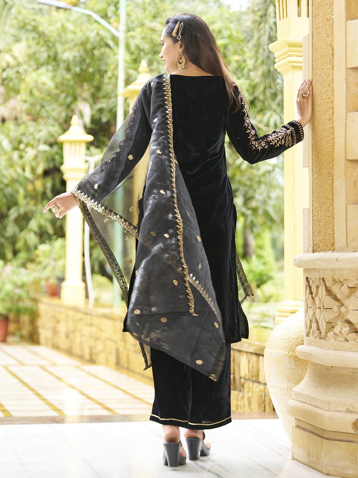 Sanisa Women's Velvet Embroidery Straight Kurta With Pant And Embroidery Dupatta (90Kbd994Nz-M_Black)