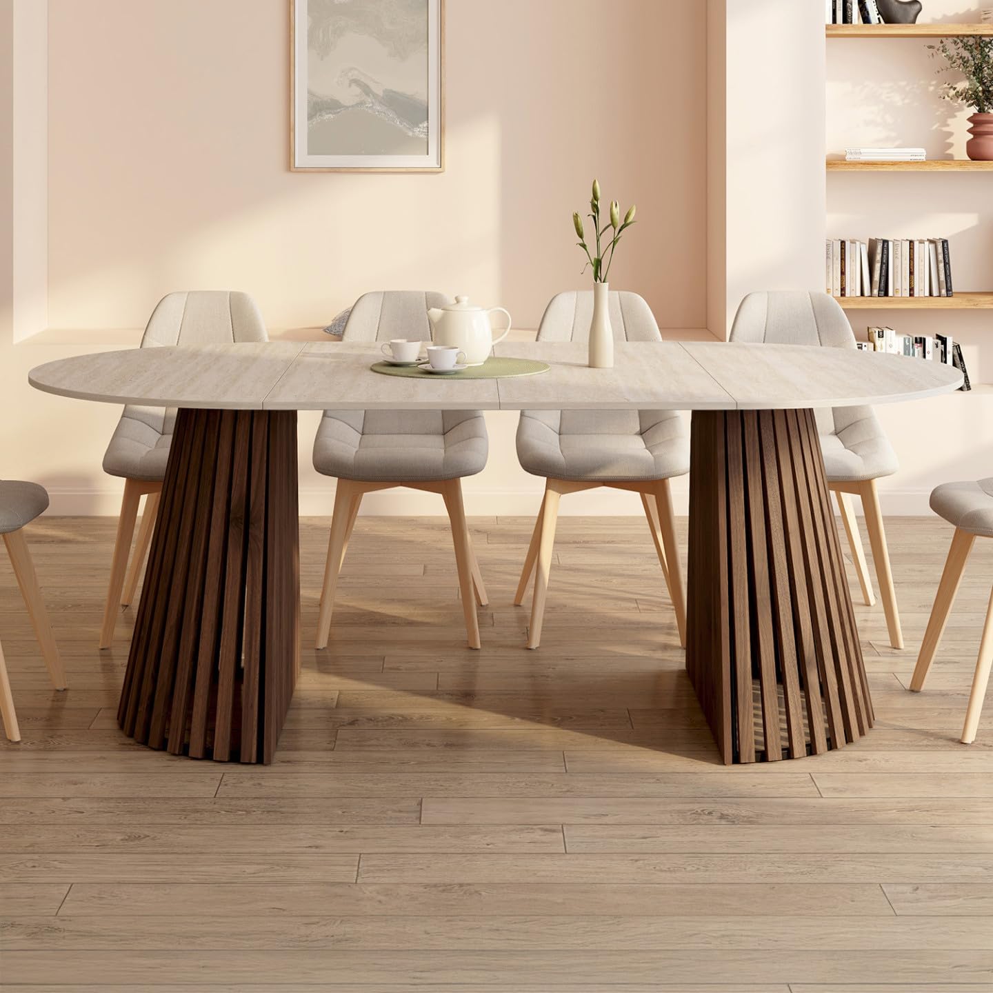 IDMarket - Ausziehbarer runder Esstisch Carmen für 4-10 Personen Beine aus Nussbaumlatten und Tischplatte in Travertinoptik 110-200 cm