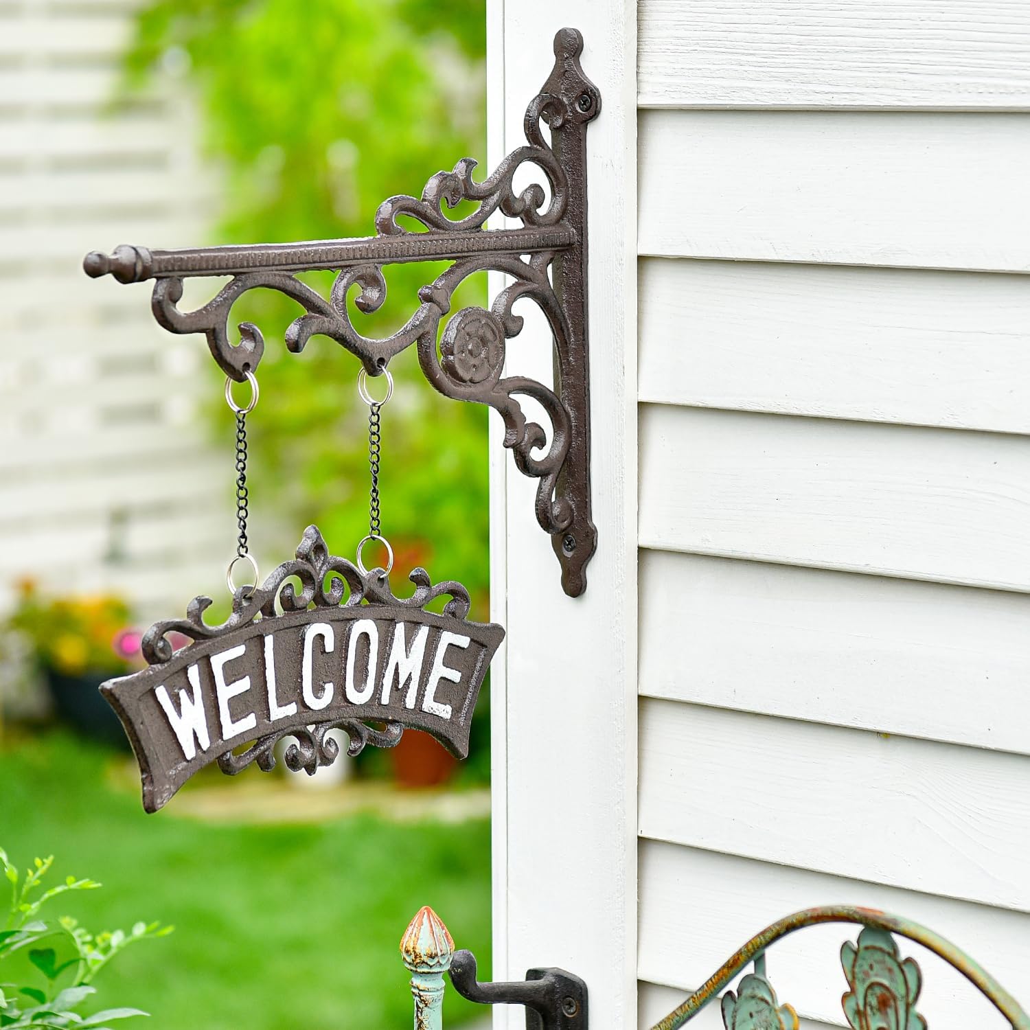 Sungmor Vintage Cast Iron Hanging Welcome Sign, Ornate Wall Bracket Hanger Outdoor Welcome Plaues, Rustic Wall Mounted Front Door Hanging Sign, Decorative Garden Yard Sign