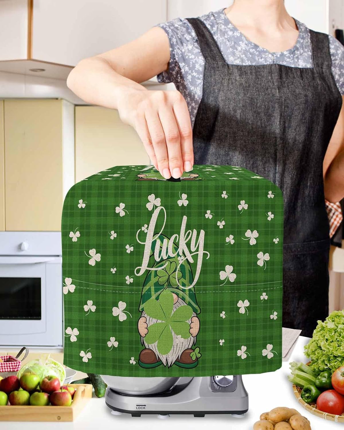 St. Patrick's Day Stand Mixer Cover with Storage Pocket, Waterproof Kitchen Mixer Covers, Lucky Shamrock Gnomes Green Plaid Vintage Kitchen Appliance Dust Cover Compatible with 4/4.5 Quart Mixers