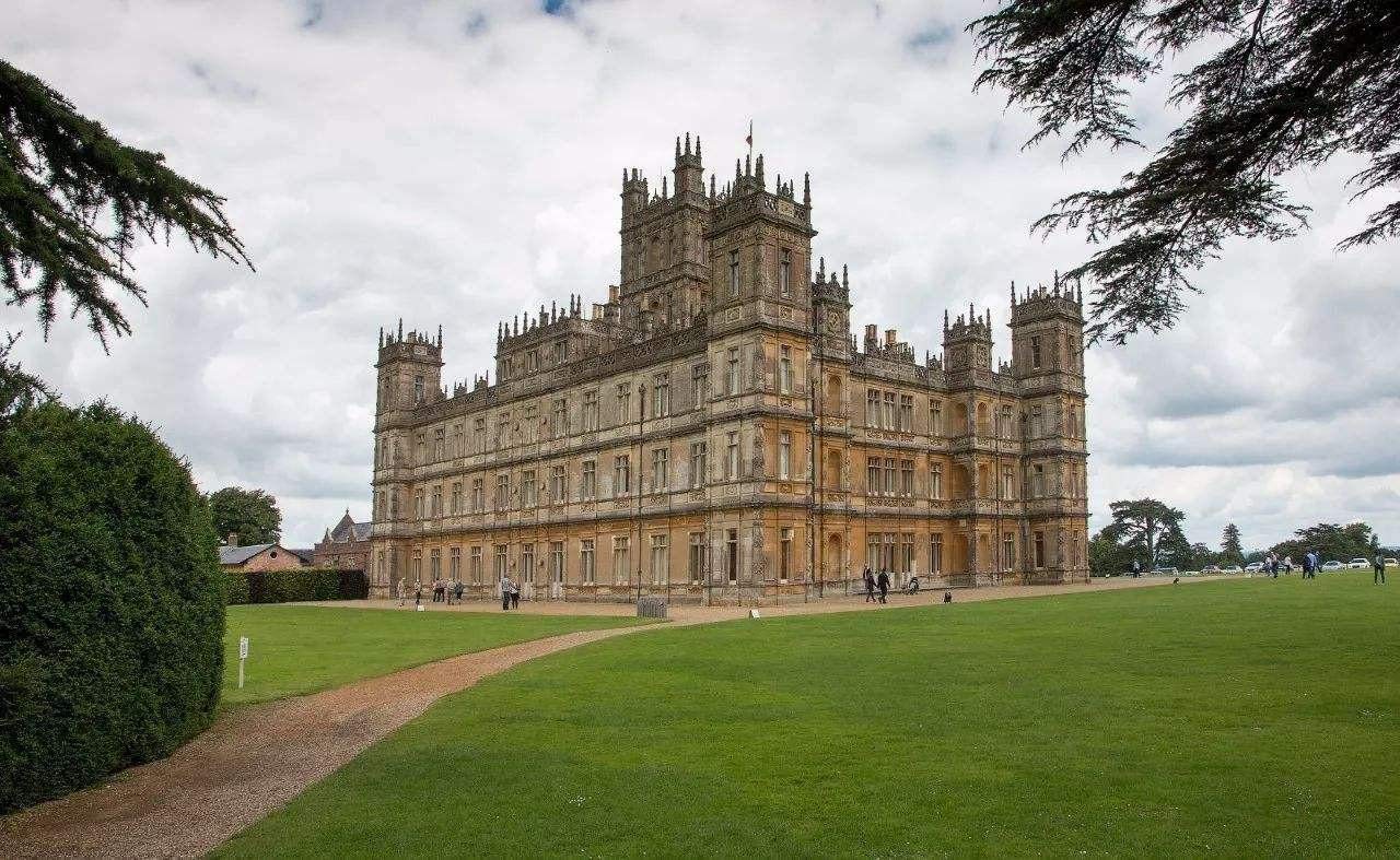 Highclere Castle UK DIY 5D Diamond Painting by Number Unique Kits Home Wall Decor Crystal Rhinestone Wall Decor Cross Stitch