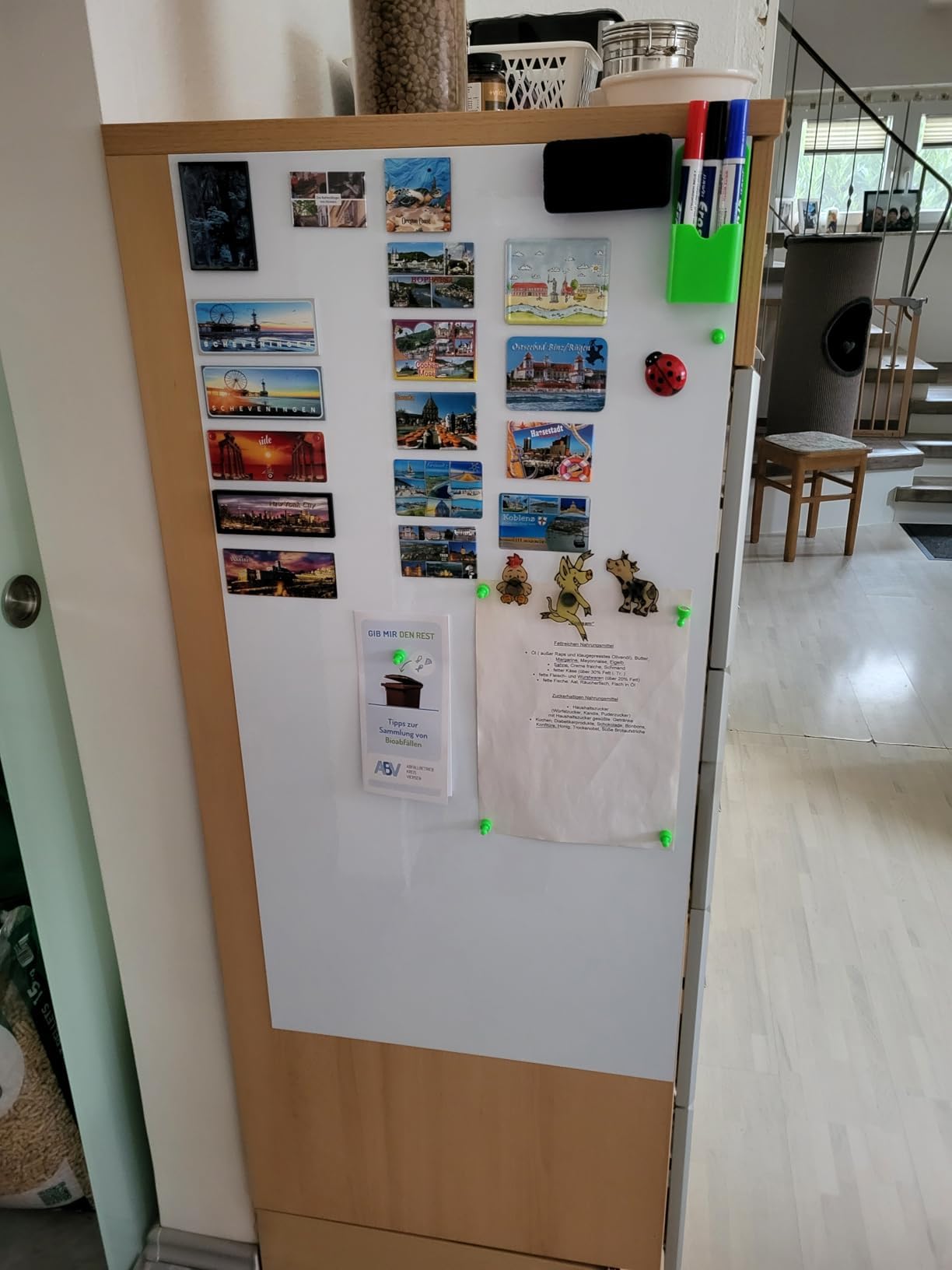 Tablica magnetyczna, tablica do notatek, samoprzylepna, listwy magnetyczne z 5 silnymi magnesami, do biura, do przypinania, na zdjęcia, dokumenty i dokumenty, do lodówki, zmywalna, magnetyczna (biała