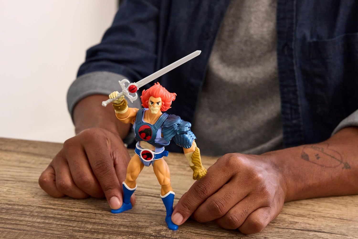 Masters of the Universe Origins & Thundercats Action Figure Lion-O, 1980s Crossover Toy, 5.5 Inch Posable, Removable Armor, Accessory & Collector Card