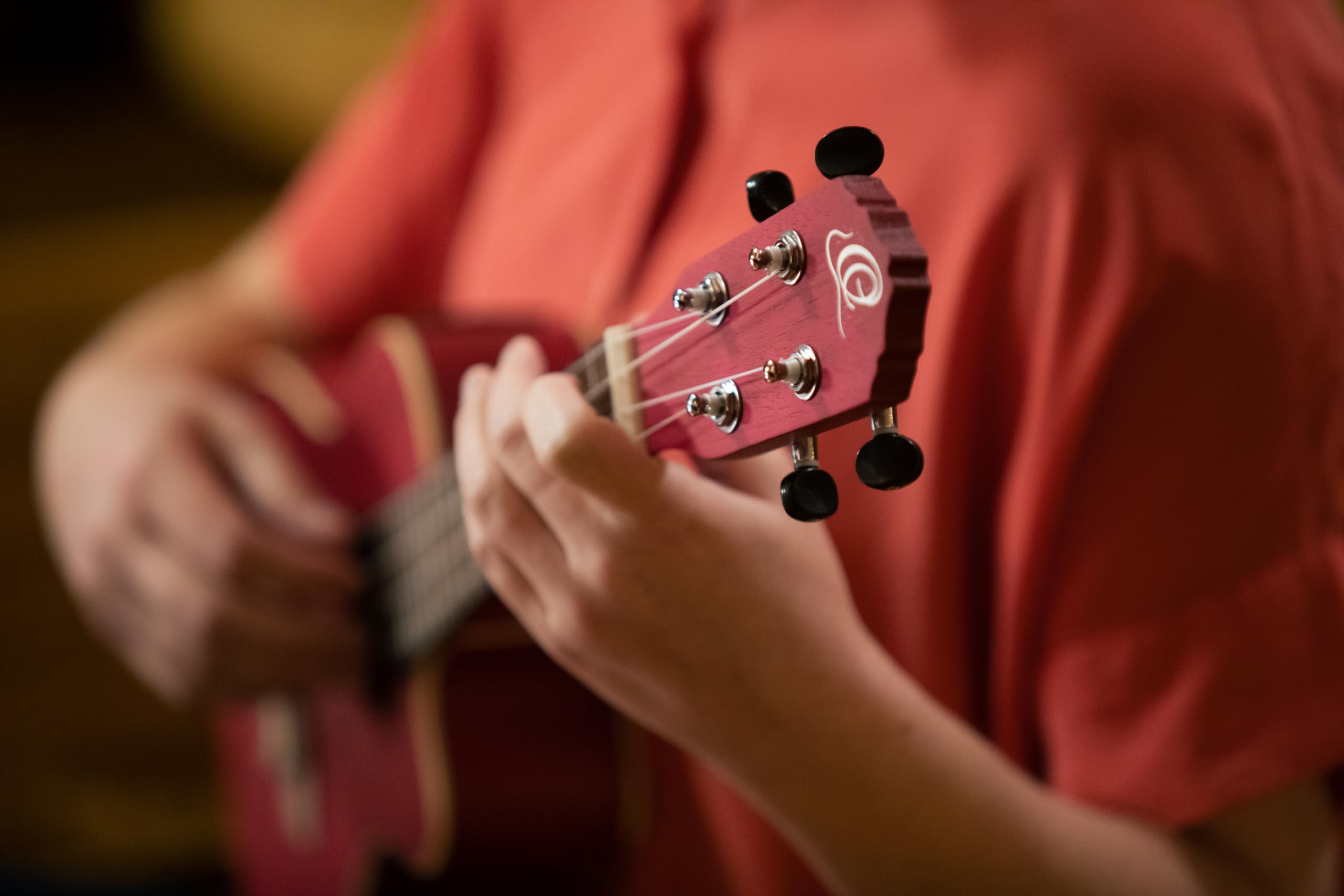 Ortega Guitars Ukulele Concerto Elettro-Acustico – Earth Series – con Cutaway – Okoume, Berry-Coloured (RURUBY-CE)
