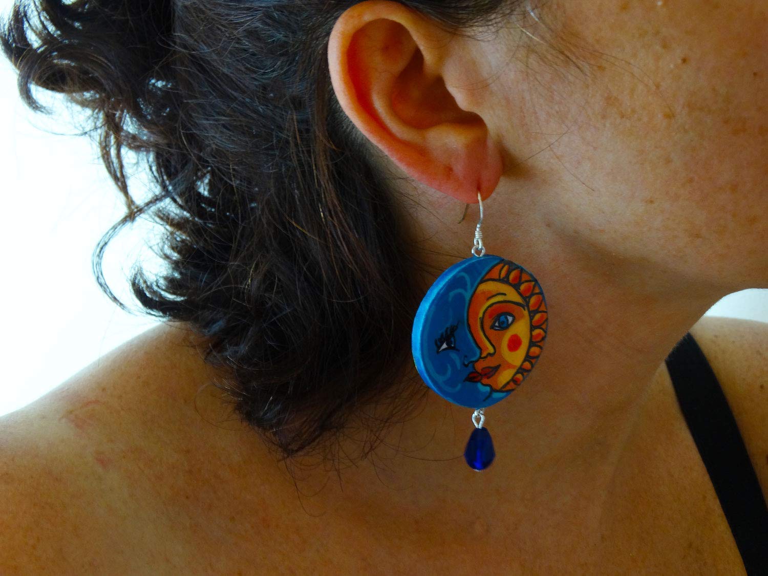 Pendientes de madera pintados a mano – SOL Y LUNA CERÁMICA DE VIETRI - Pendientes colgantes de mujer, Joyas de madera pintada, Gancho de plata, Made in Italy, Bisutería, Elaboración artesanal