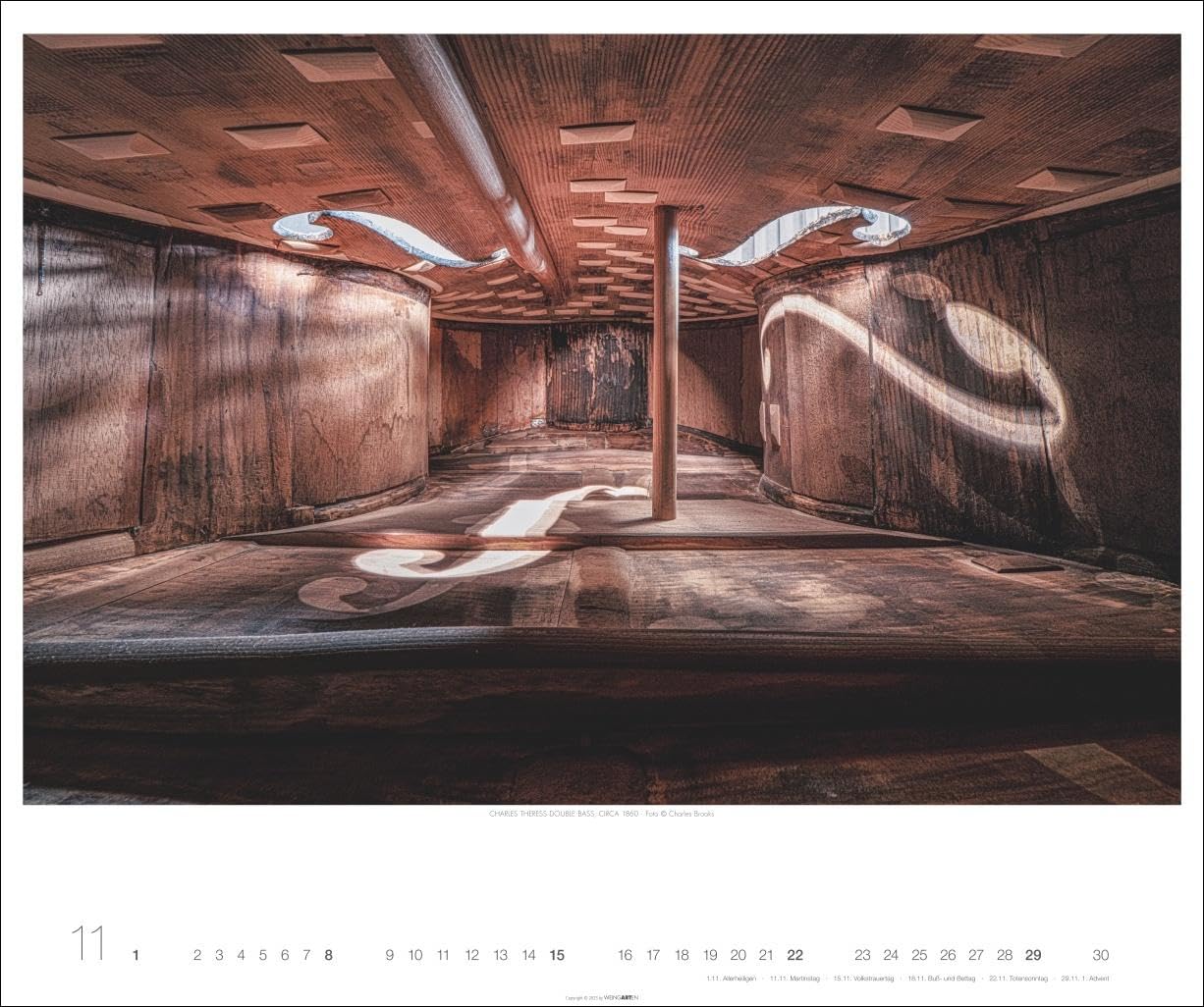 Architecture in Music Kalender 2026 - Musikinstrumente von innen: Charles Brooks‘ Fotokunst in einem großen Wandkalender, der neue Perspektiven eröffnet. Querformat 55 x 46 cm