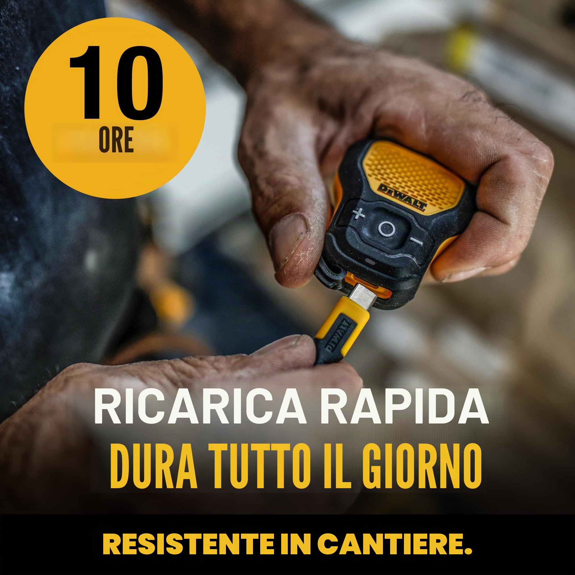 DEWALT Altoparlante Bluetooth indossabile (versione aggiornata), altoparlante portatile impermeabile senza fili, con clip, microfono integrato per musica/chiamate in vivavoce, altoparlante Bluetooth