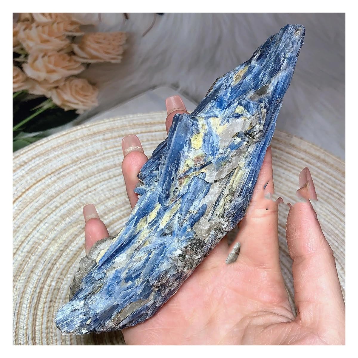 Piedra azul cruda decorativa y cristales naturales para adorno de mesa