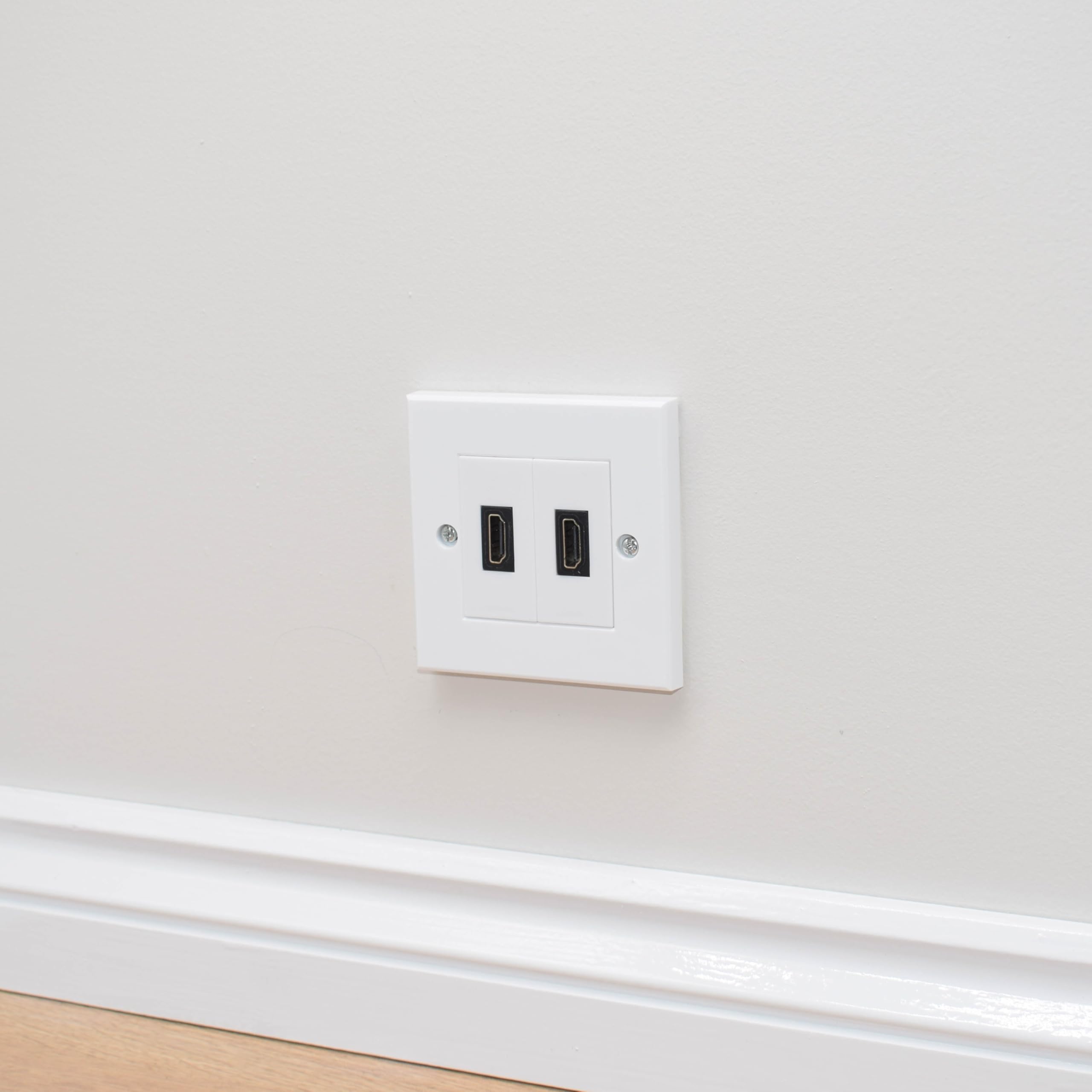 iSynq Dual Port HDMI Single Gang Wall Plate/Faceplate, supports 4K video, includes 2 snap in modules with 20cm Fly Leads - Image 3