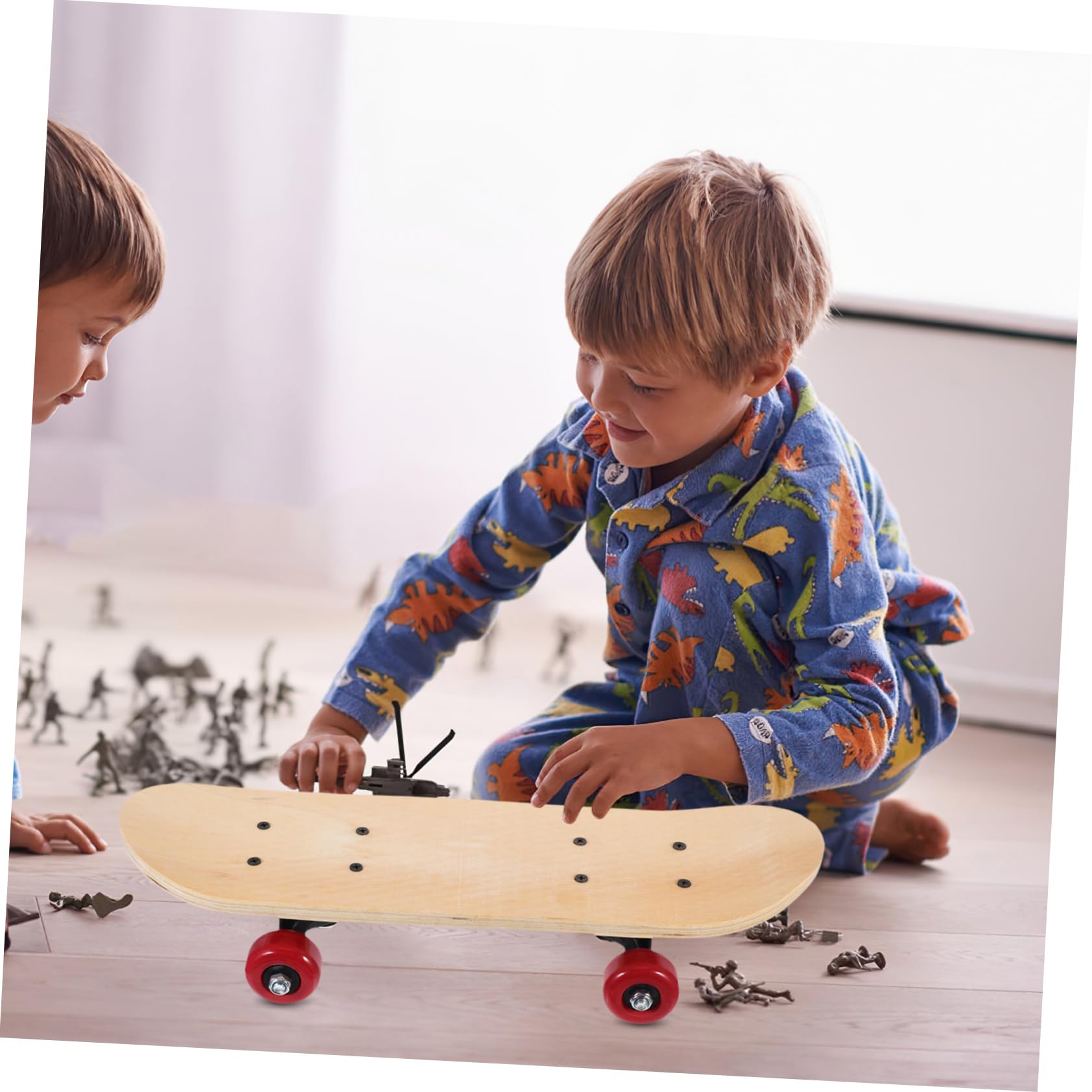 ERINGOGO Selbstgemacht Kinder Skateboard aus Ahornholz mit Glatter Oberfläche und Doppelter Seite Vier Räder zum Basteln und Bemalen Geschenk für Kindergartenkinder Zufällige Farbe