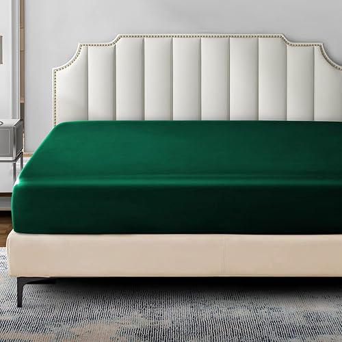 P Pothuiny Sábana bajera de satén, solo sábana bajera sedosa tamaño Queen, color verde negruzco, ultra suave, con bolsillo profundo, funda de