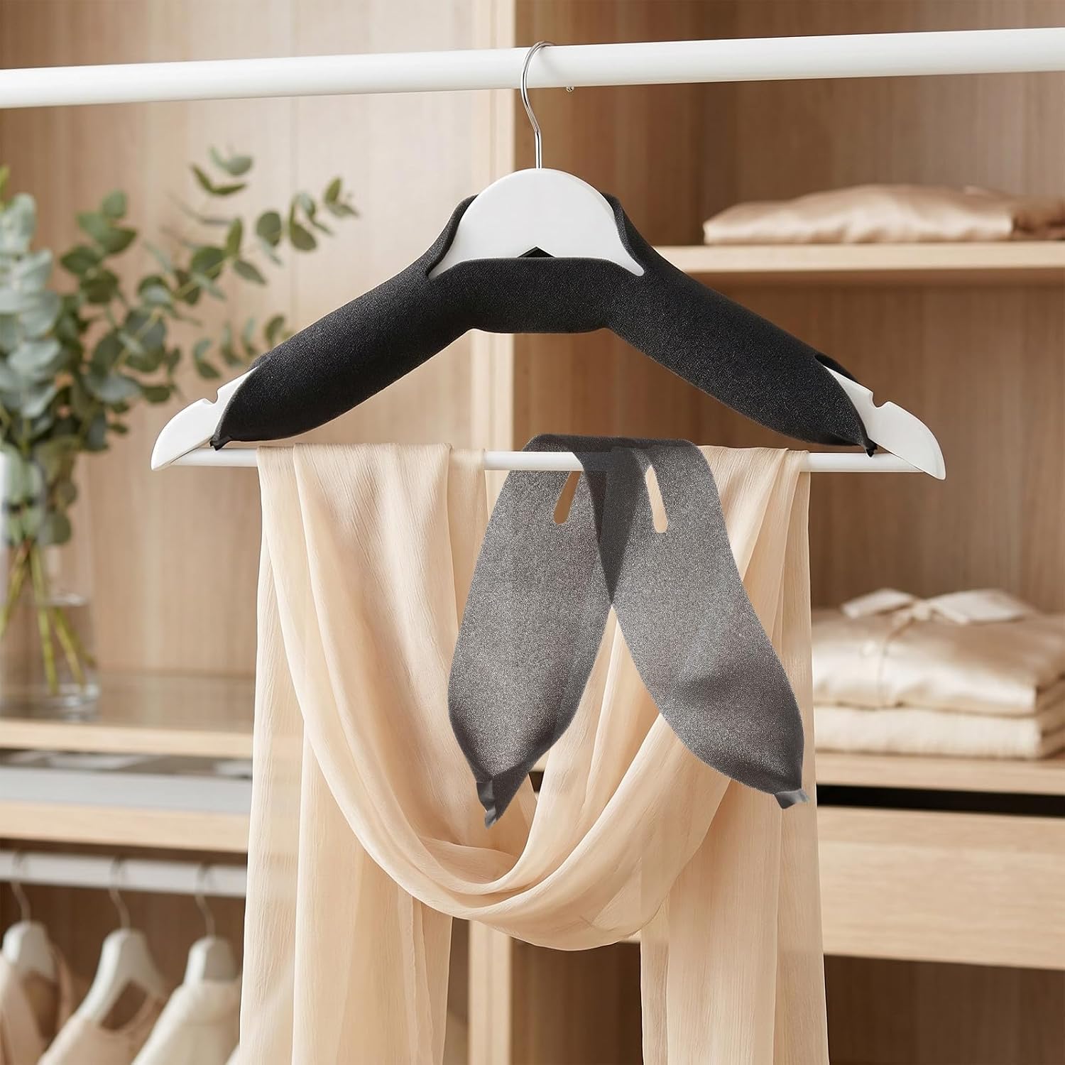 40pcs Non-slip Sponge Hanger Shoulder Pad Covers for Clothes, Easy Installation Reusable Black Protective Sleeve for Hangers, for Home and Clothing Stores