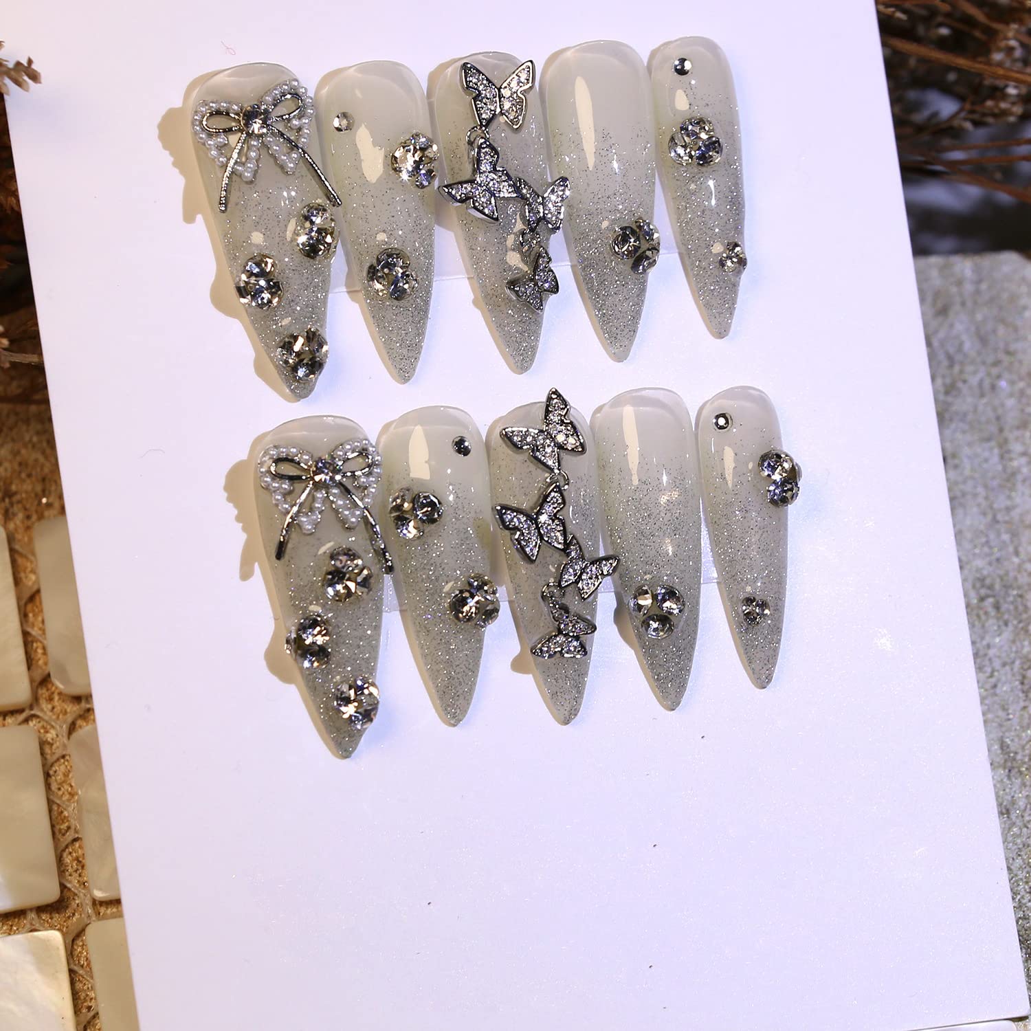 Bling Press on Nails, Unghie finte con Finitura Riutilizzabile di Lusso, Nail Art Fatta a Mano con Design di Manicure con Licenza (L, A) (AM)