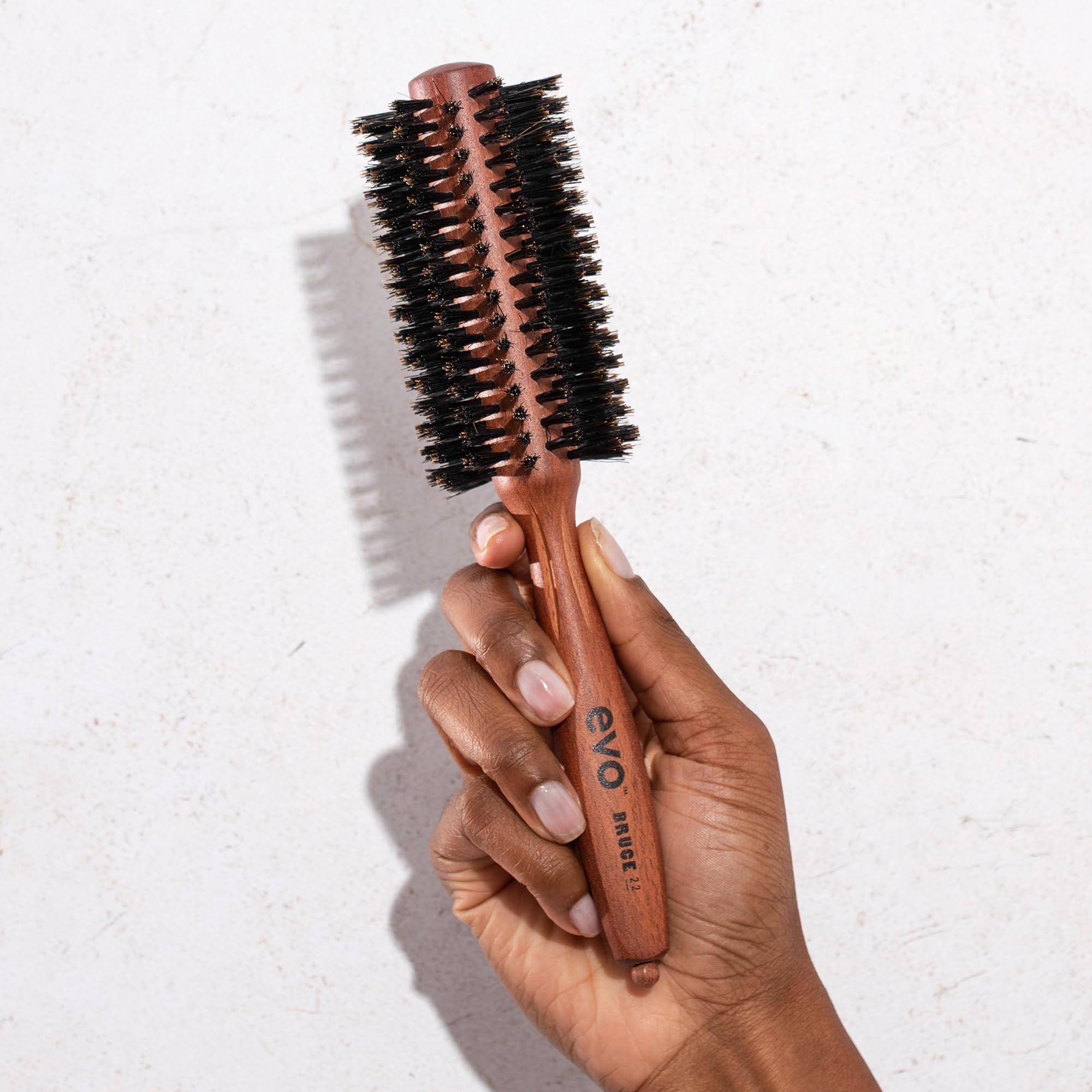 EVO bruce bristle radial brush 22mm, kleine Stylingbürste mit natürlichen Wildschweinborsten, Haarbürste Frauen, Damen und Herren, aus zertifiziertem Holz hergestellt