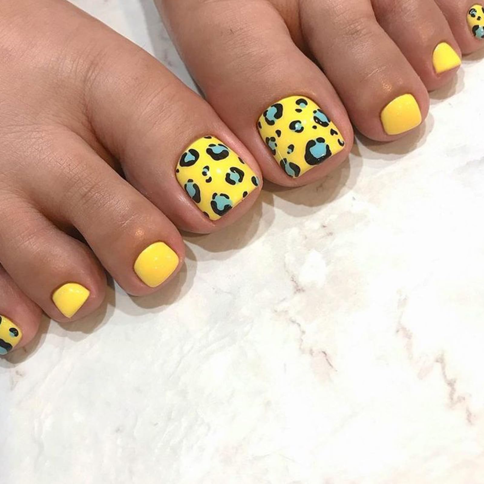 GCSQW Press on Toenails Glossy Yellow Fake Toe Nails with Blue Leopard Print Designs Square Toe Nails Press ons Full Cover Acrylic False Toenails