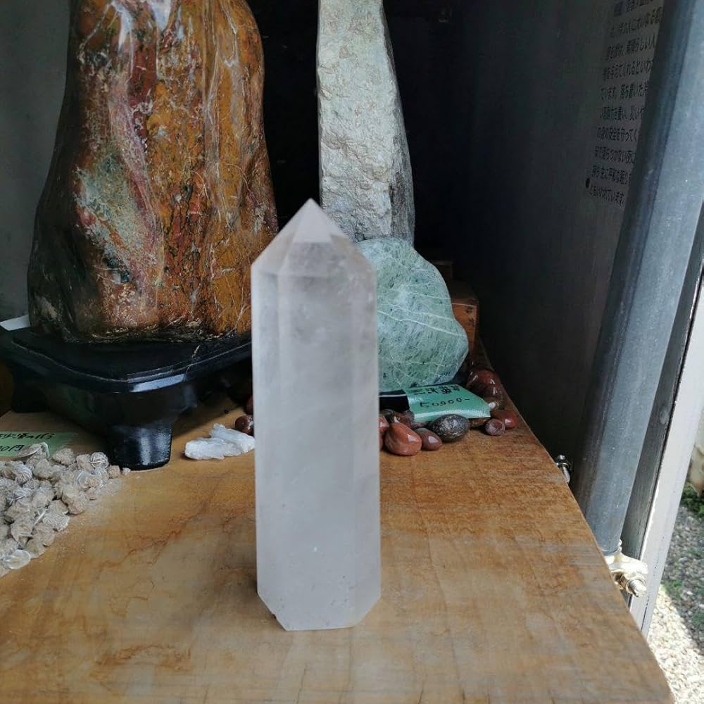 マダガスカル産　水晶　ポイント　虹入り 1.2キロ　鑑賞石　石　置物　オブジェ マダガスカル産水晶ポイント虹入り1.2キロ鑑賞石石置物オブジェ