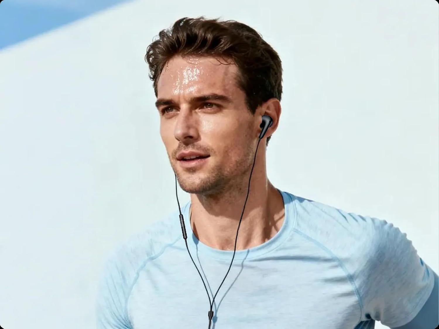 Diagram illustrating the functions of the in-line remote control on the Edifier P230 earphones.