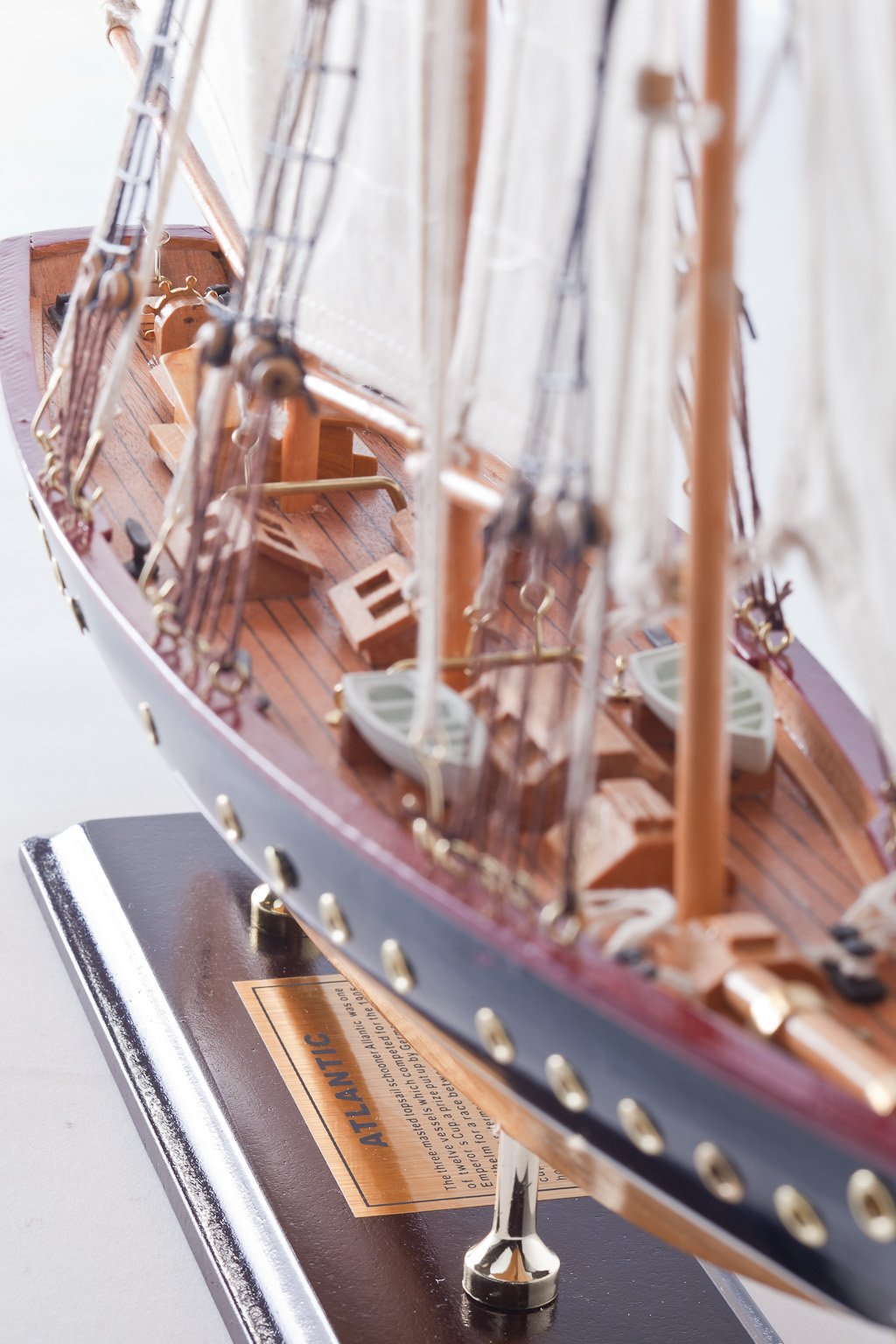 Freier Atlantik Segelschiff Segeljacht Modell Modellschiff Holz Standmodell Maritime Deko (Länge ca. 60 cm)