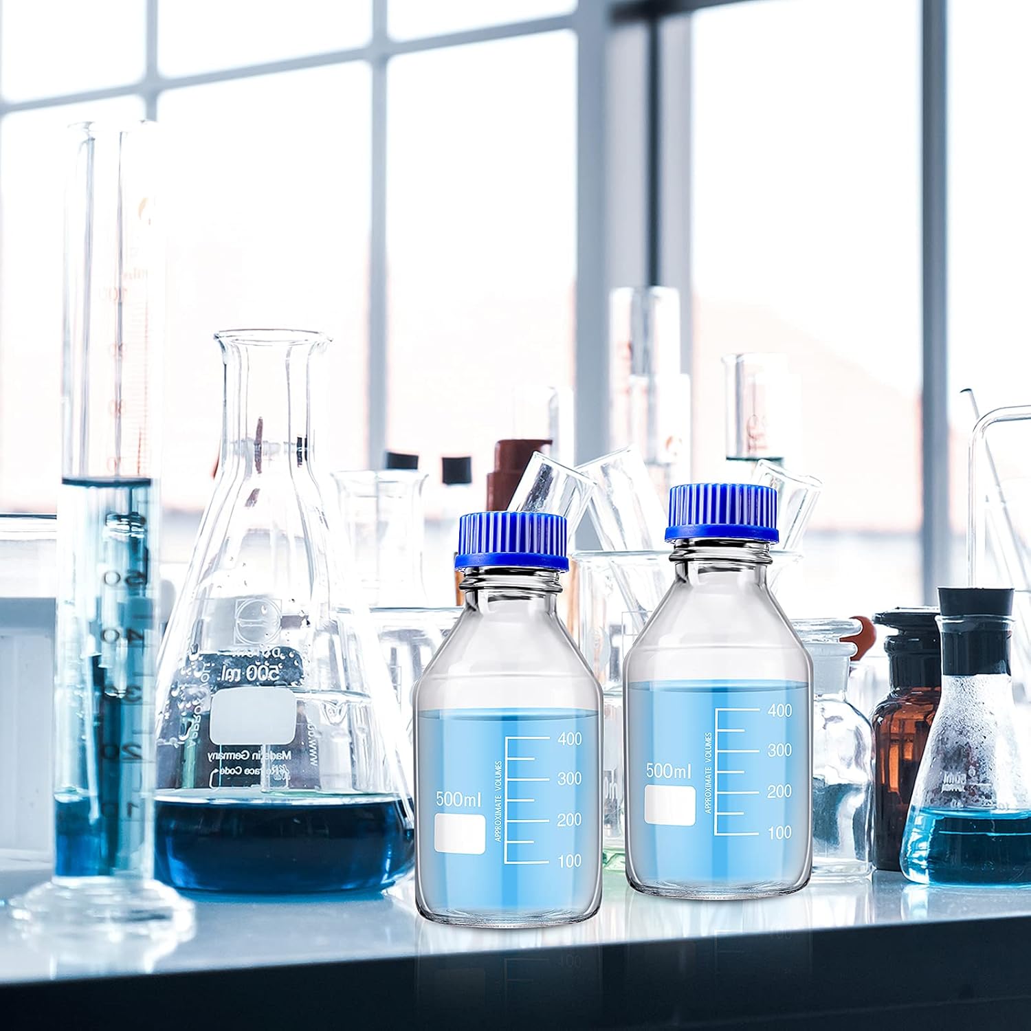 Patelai 4 Pieces Glass Round Media Storage Glass Bottles Borosilicate Media Bottles with GL45 Blue Screw Cap for Lab Water Reagent Liquids(500 ml)