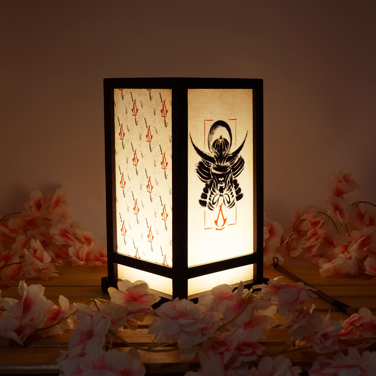 Neamedia The Character Company Lanterne Officielle Assassin's Creed Shadows, Décoration Gaming pour Salon et Bureau, Esthétique Traditionnelle Japonaise, Idée cadeau Noël Anniversaire, Xbox, PS5, PC