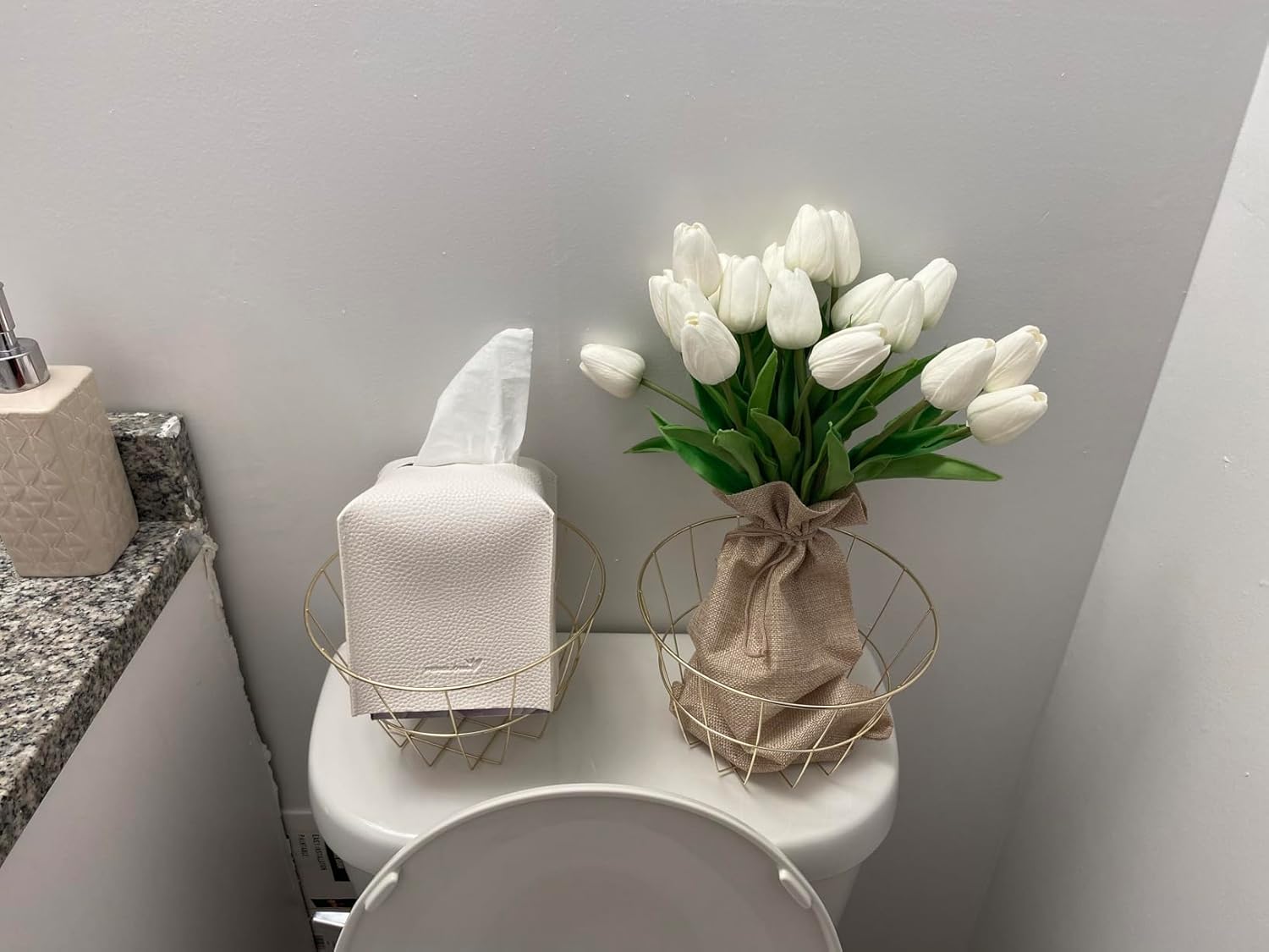 Tulips Artificial Flowers 20 Pcs White Fake Tulip Stems Real Touch PU Tulips for Easter Spring Wedding Bouquet Home Centerpiece Floral Arrangement Table Décor