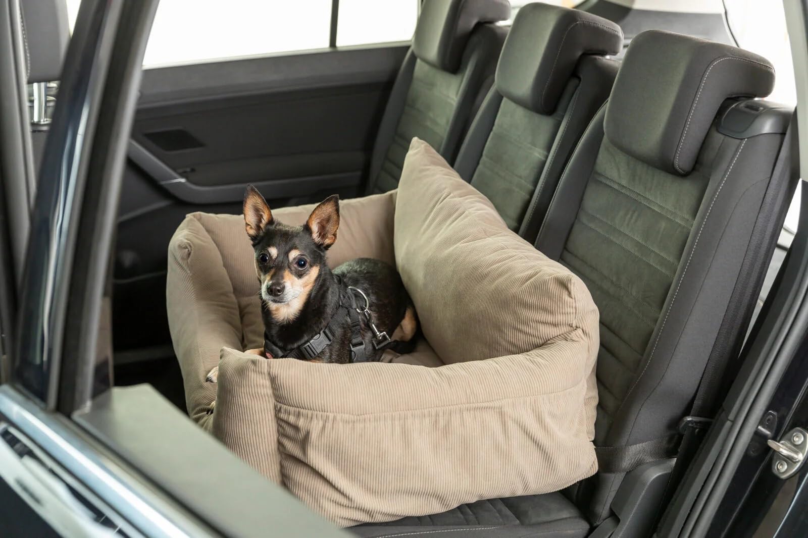 Trixie Asiento de Coche Doble para Perros, 80 x 35 x 60 cm, Color Topo - Cuna de Viaje 2 en 1 con Sistema de Fijación al Vehículo, Cojín Acolchado de Pana y Base Antideslizante
