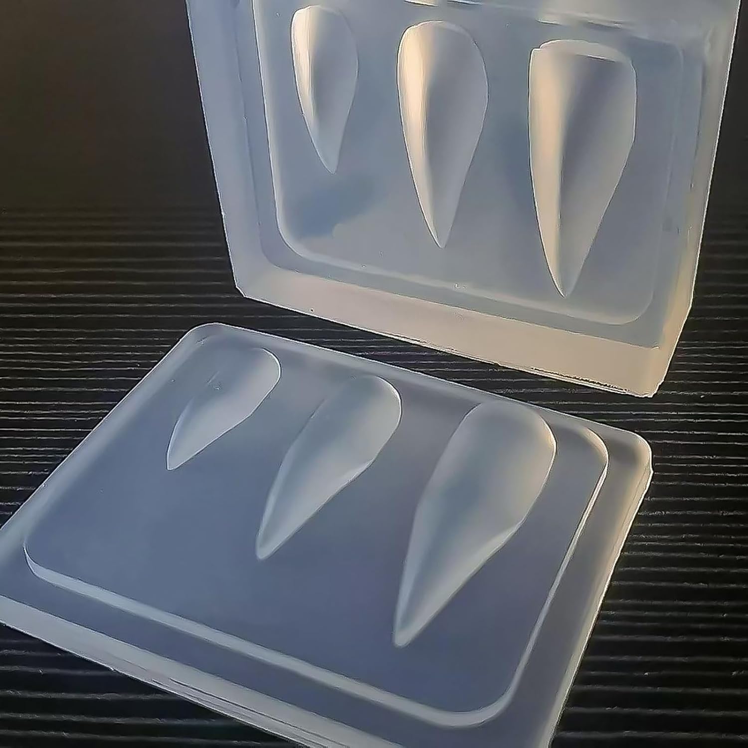 Halloween 3D Nail Molds Silicone MABKJLF Handmade Acrylic Nail Tips Templates, 3 Sizes Curved Thickened Stiletto Eagle Claw Cat Dragon Molds Claw Nail Mold, Reusable DIY Decoration
