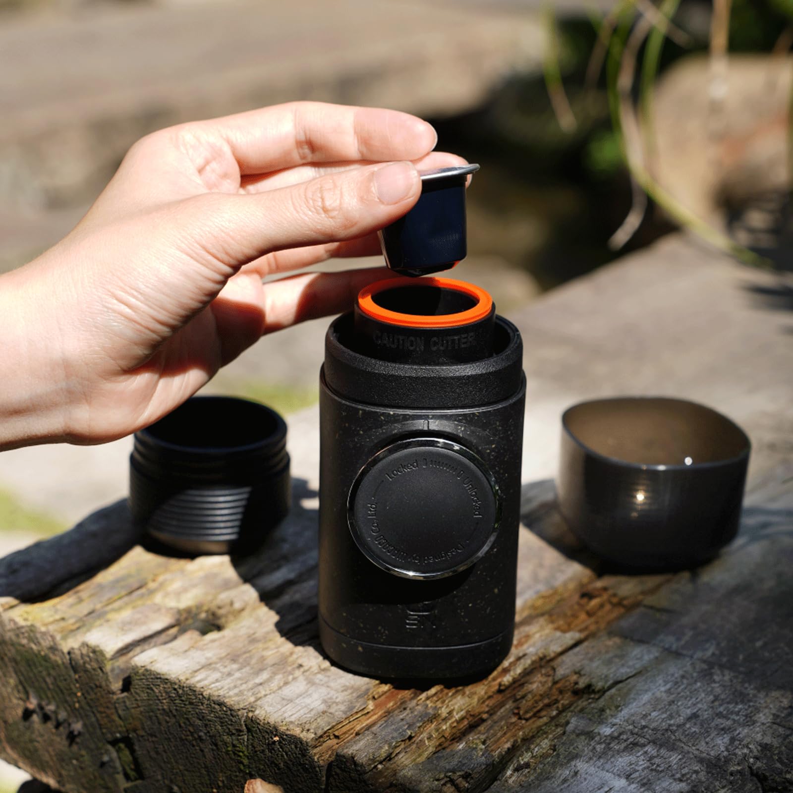 WACACO Minipresso NS2, Cafetera Espresso Portátil Compatible con Cápsulas Originales *Nespresso®* y Compatibles, Operación Manual, Mini Cafetera de 18 Bares, Negro carbón