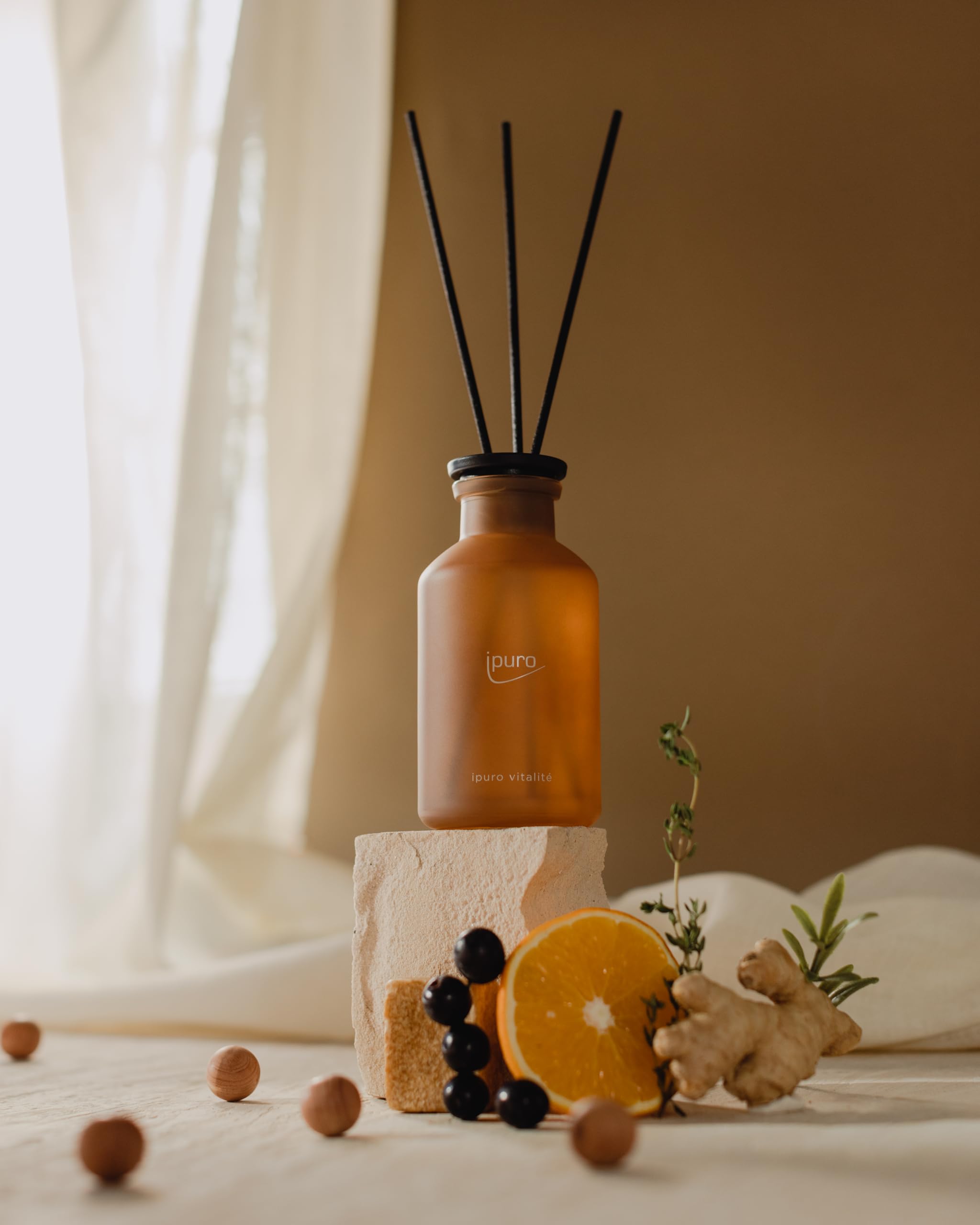 ipuro - Classic Raumduft VITALITÉ - 240ml | Raumerfrischer mit Rosmarin & Ingwer, Zedernholz & Patchouli - Duft | Diffuser mit Stäbchen | Belebender Lufterfrischer für die Wohnung (Packung mit 2)