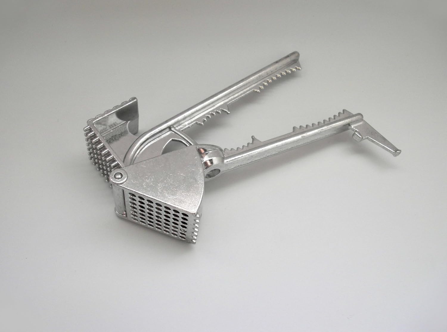 Tredoni Aluminium Big Garlic Press Masher with Head-Cleaner, Olive Pitter, Nutcracker, Meat Tenderizer & Fish Scraper