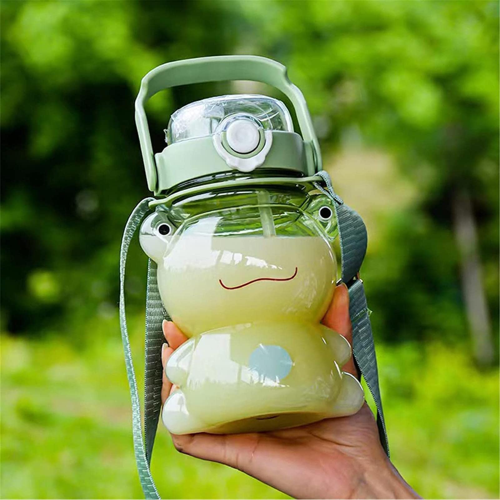 Kawaii Frosch Trinkflasche 850 Ml – Mit Strohhalm, Verstellbarem Tragegurt Und Aufklebern, BPA-frei, Auslaufsicher