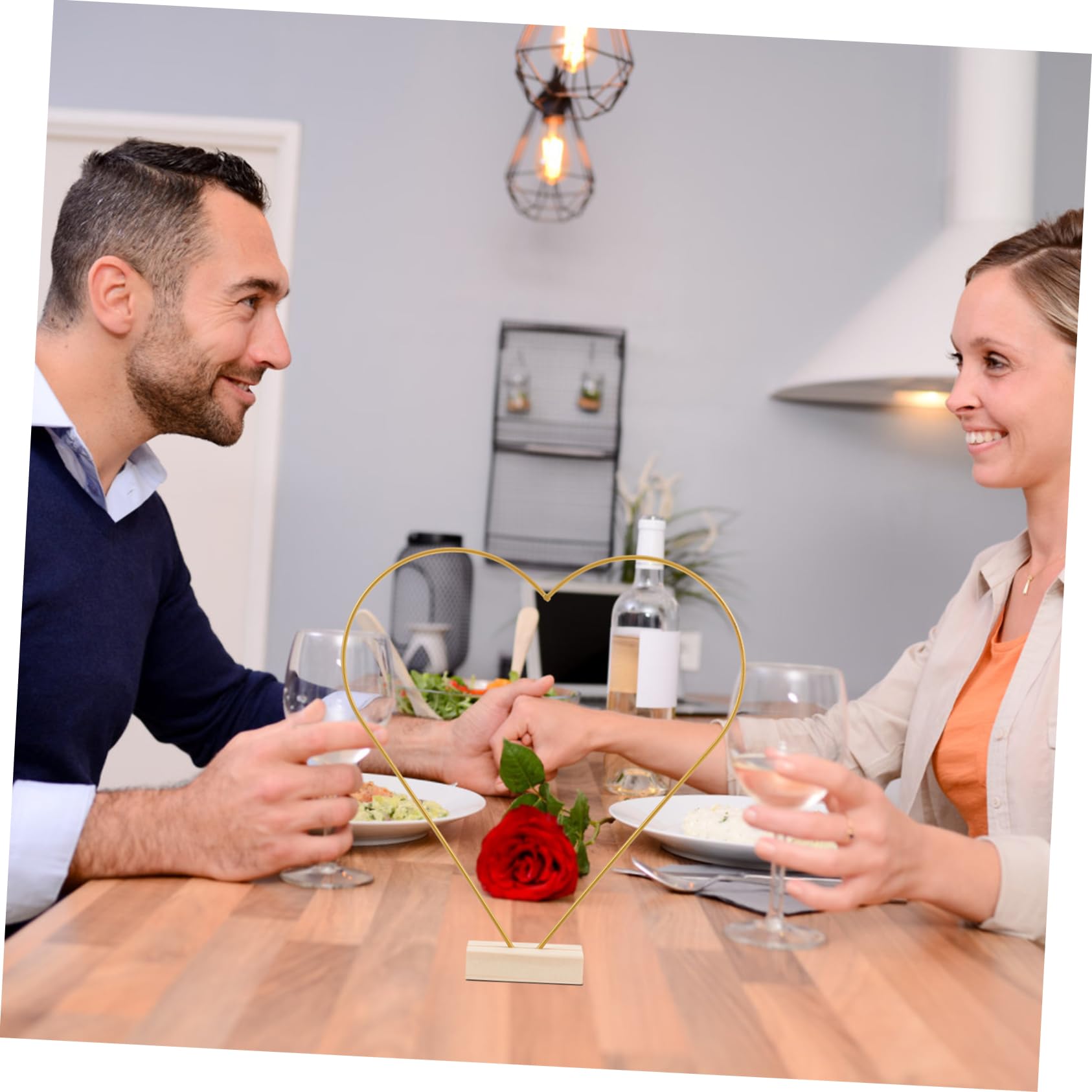 UKCOCO 10 Sätze Teiliges DIY Metallblumenkranz mit Holzständer Langlebige Eisenringe Herzform Stabile Tischdeko für Hochzeit Basteln und Kreative Wohnraumgestaltung