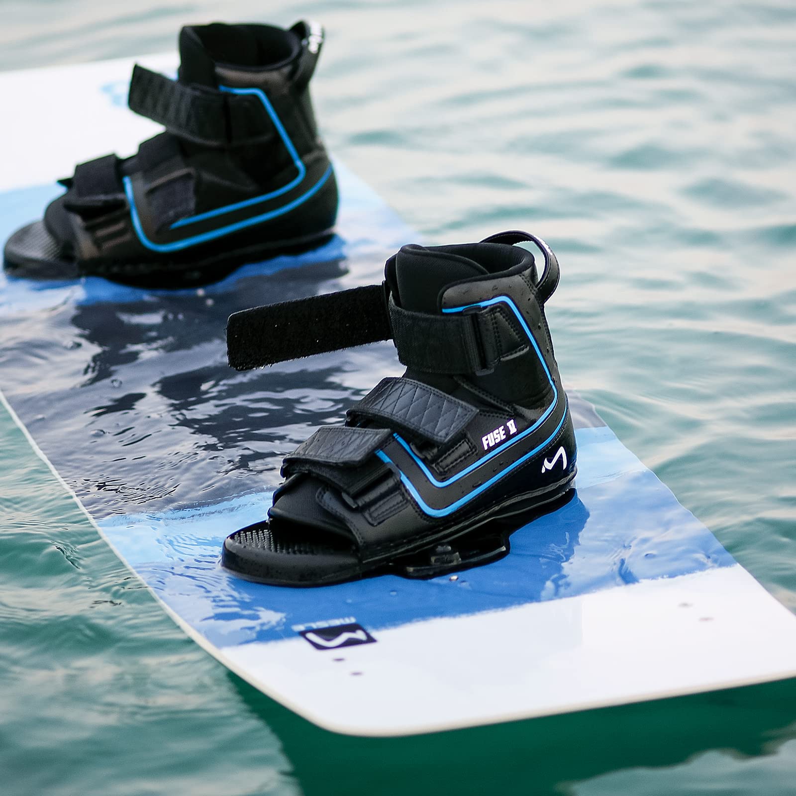 MESLE Wakeboard-Bindung Fuse V, Klettverschluss Bindung, Open Toe Boots mit 6'' Base Plate, enormer Halt, großer Verstellbereich