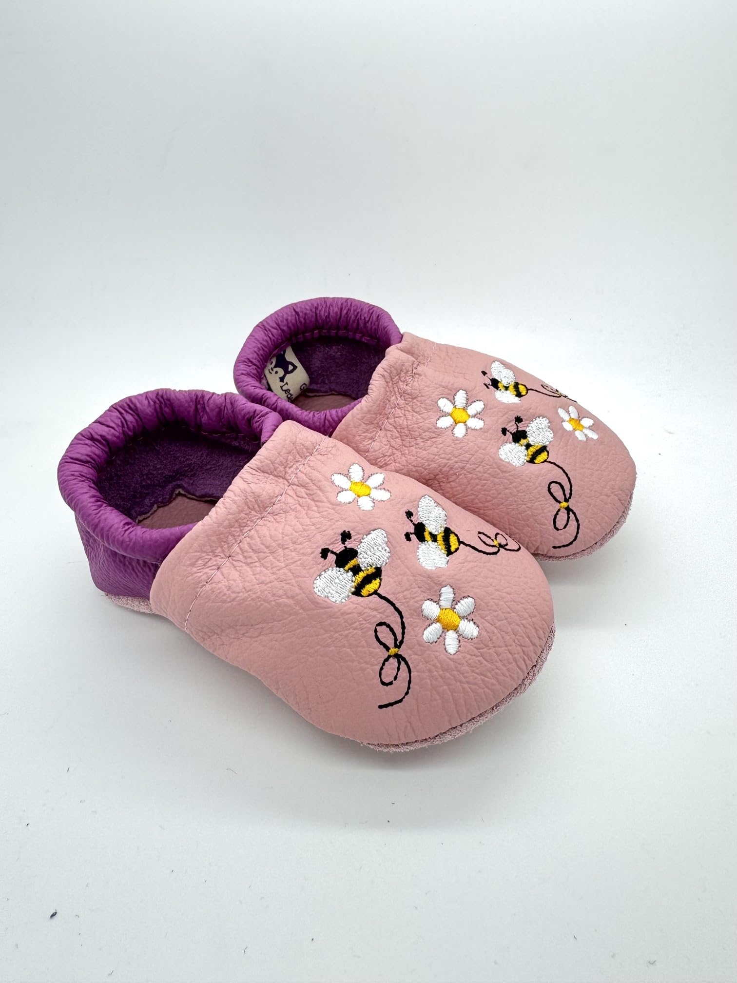 Generisch Personalisierte Krabbelschuhe Lederpuschen mit Bienen und Blüten | Altrosa/Magenta | Lauflernschuhe Baby | Handgemacht in Paderborn | Geschenk
