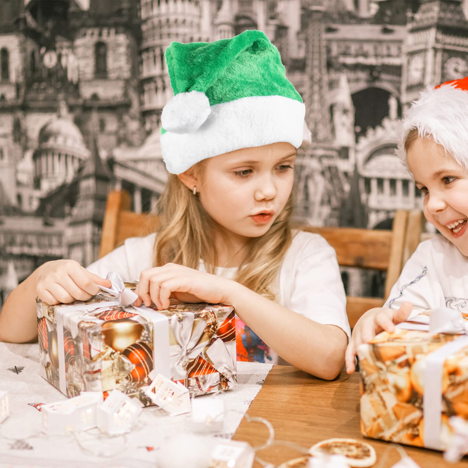 PRETYZOOM 4 Piezas Gorro de Papá Noel de felpa sombrero de navidad gorros navideños esponjosos christmas hat sombreros navideños cálido gorro de Papá Noel suministros de navidad felpa corta