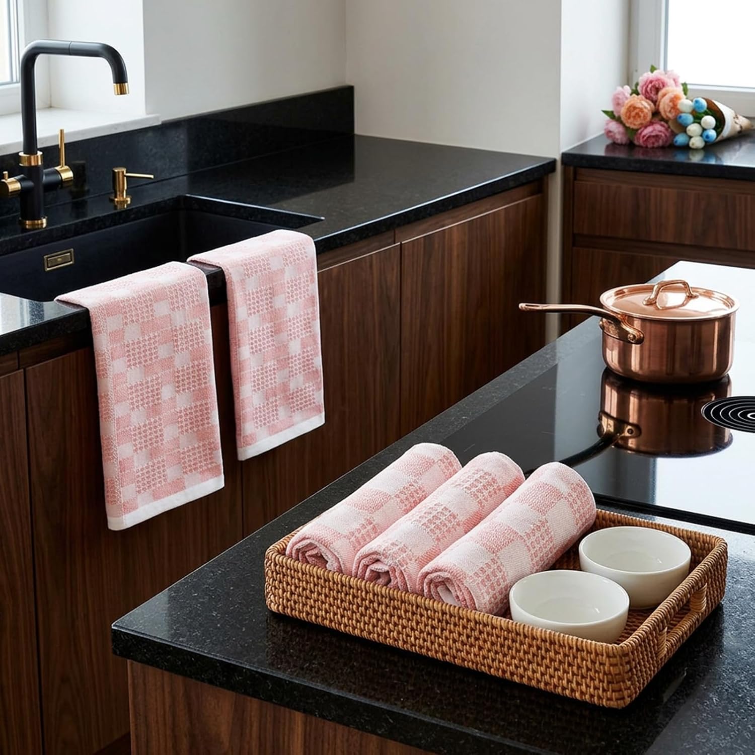 2 Pcs Bathroom Hand Towels, Soft Cotton Kitchen Towels 27.5×13 Inch Absorbent Checkered Hand Towel for Bathroom Face Clean Bath Gym Farmhouse Kitchen Hotel Spa Guest, Pink